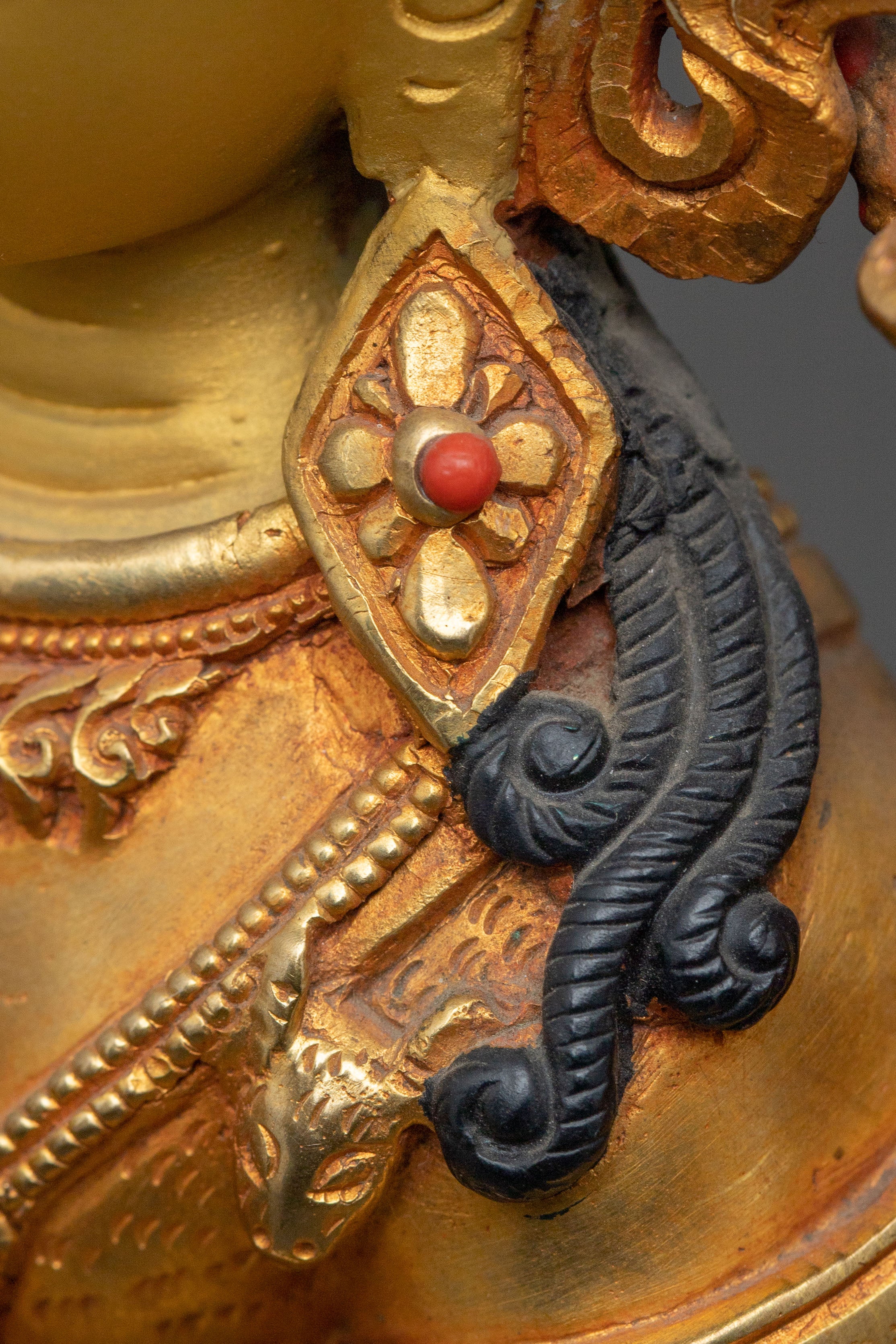Chenrezig 24k Gold Gilded Statue | Meditational Decor