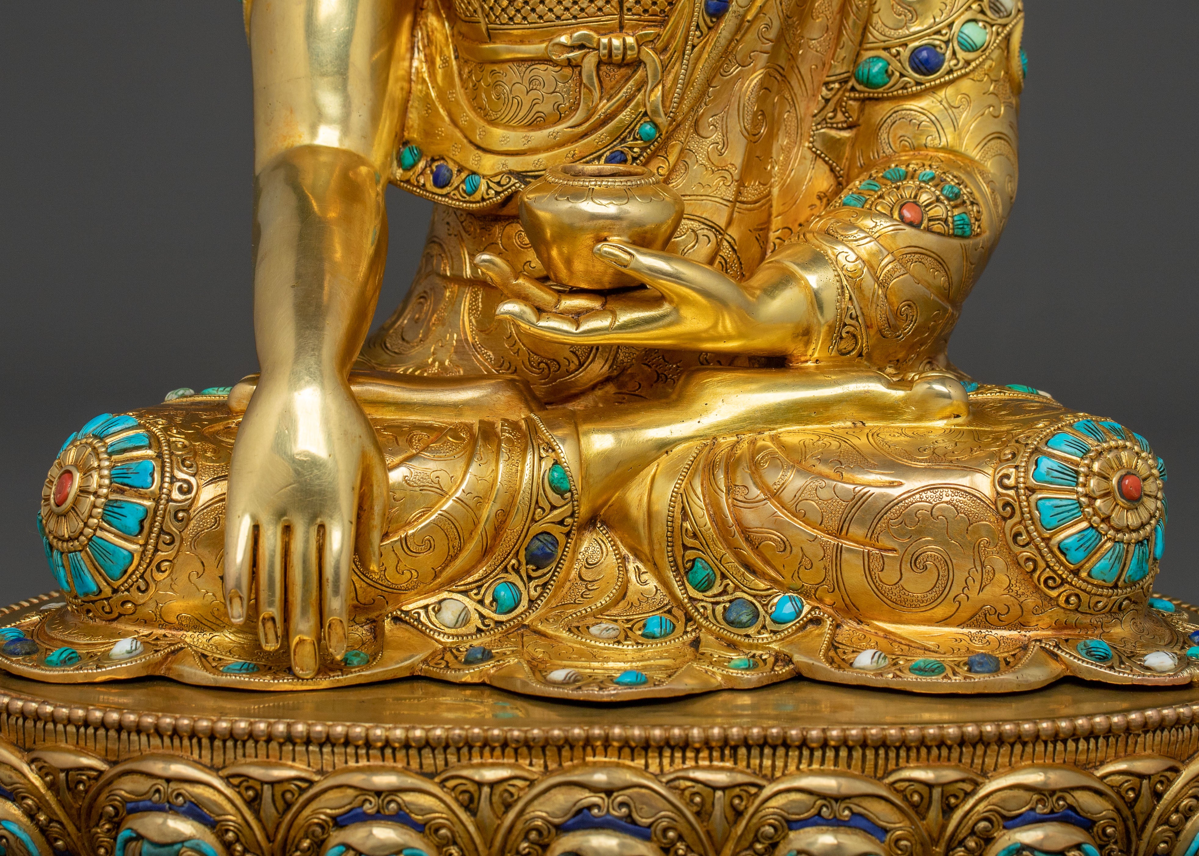 Shakyamuni Buddha Golden Dharma Statue | Enlightened Master of Wisdom