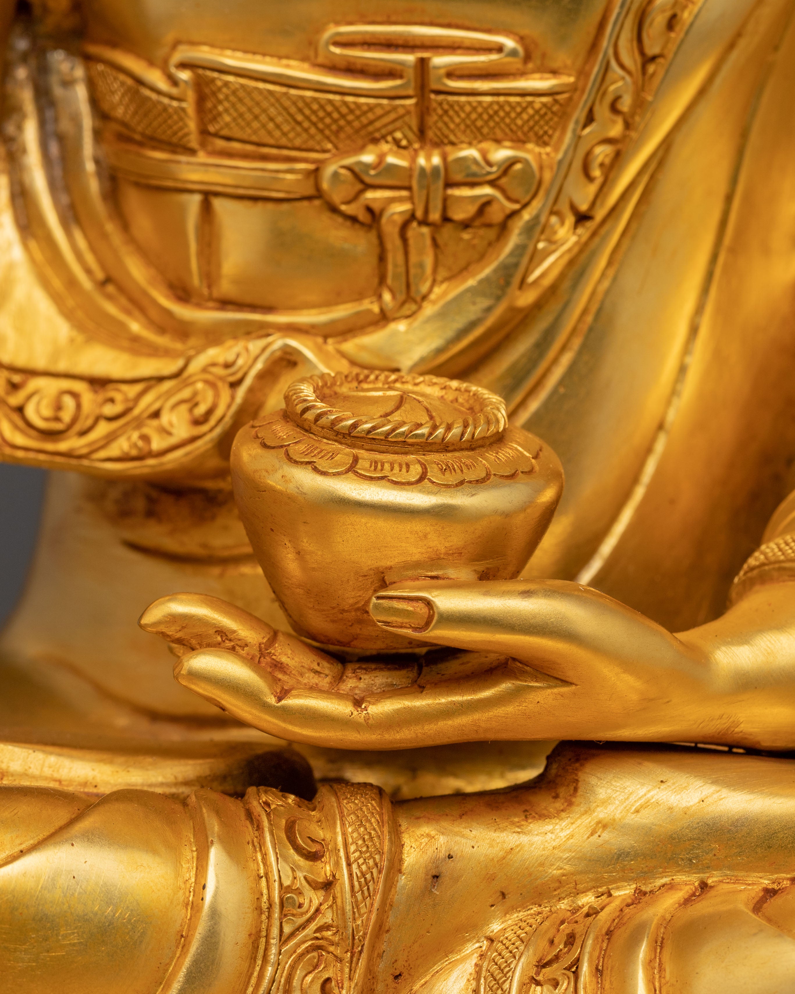 Radiant Statue of Buddha Shakyamuni | Embodiment of Enlightenment