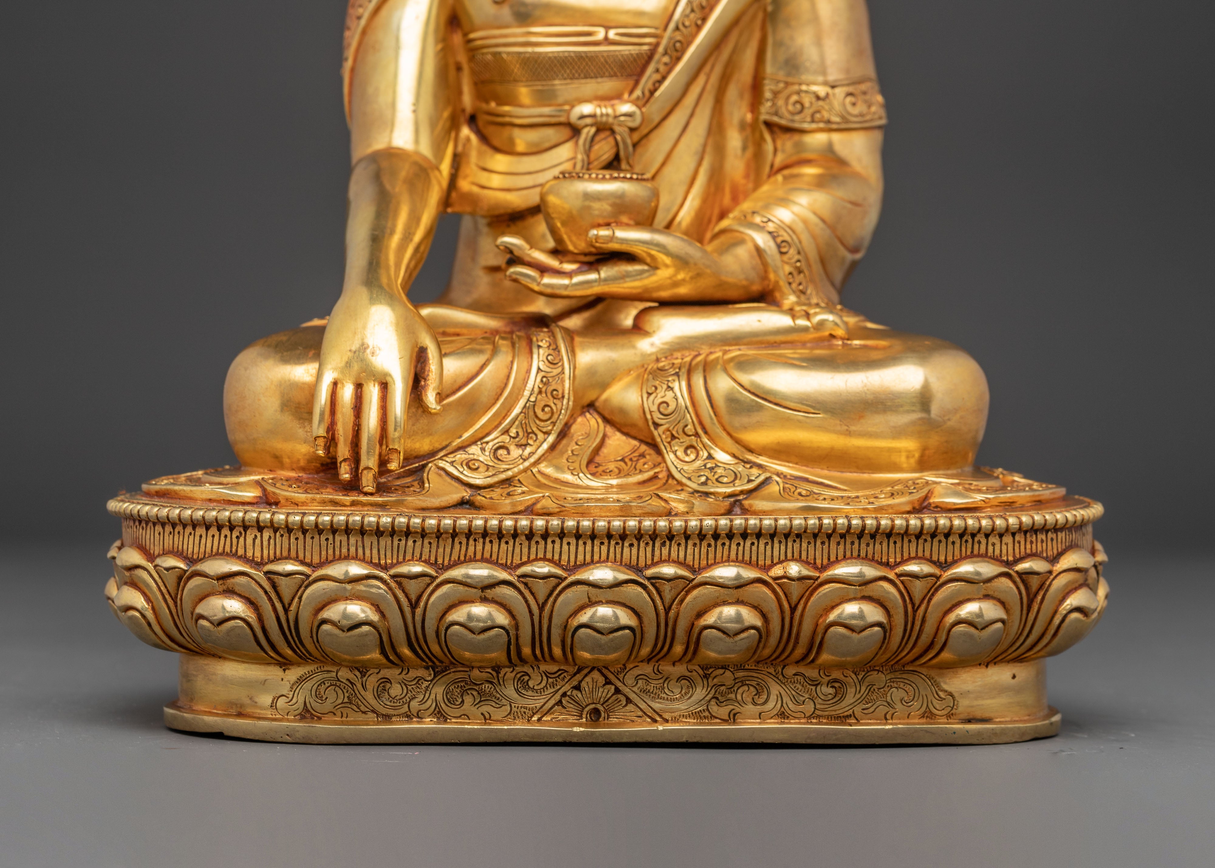 Handmade Radiant Sculpture of Buddha Shakyamuni