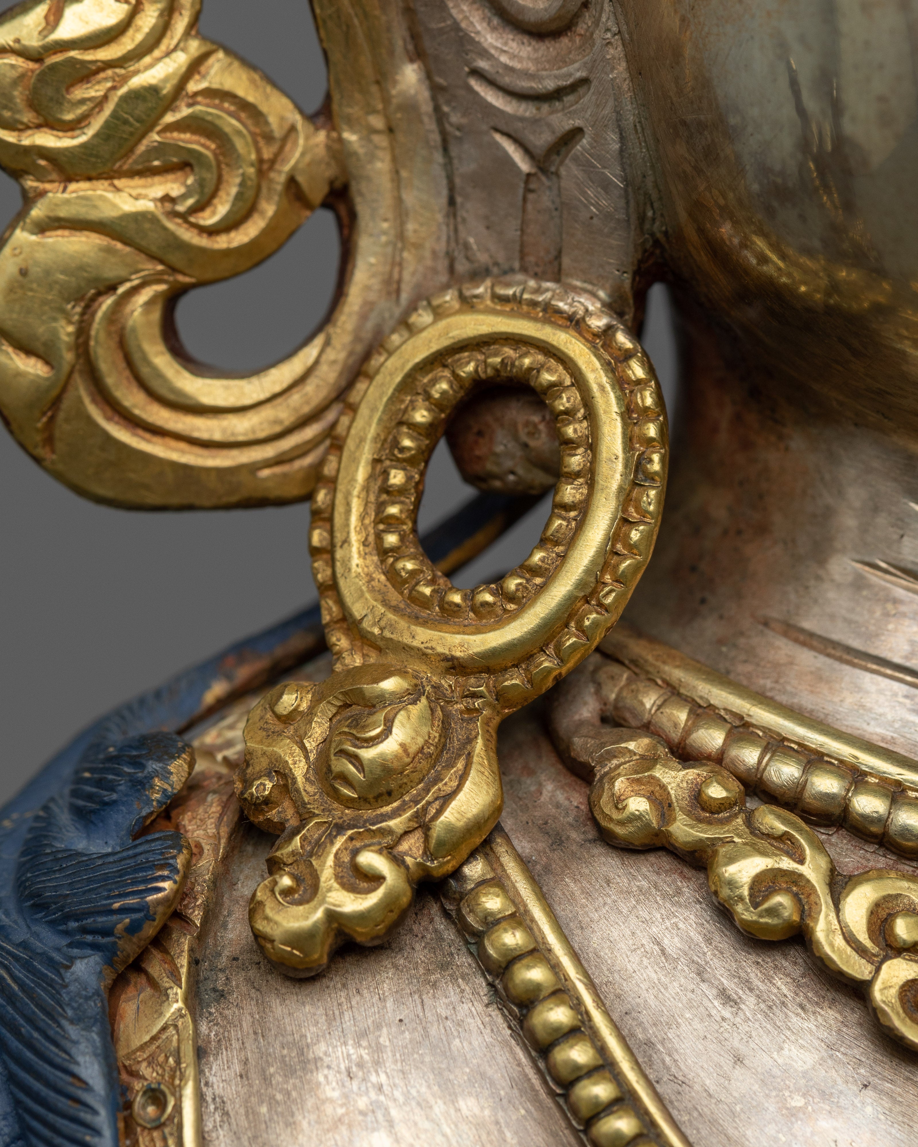 Buddhist Statue with many Arms | Chenrezig the Lord of love and kindness