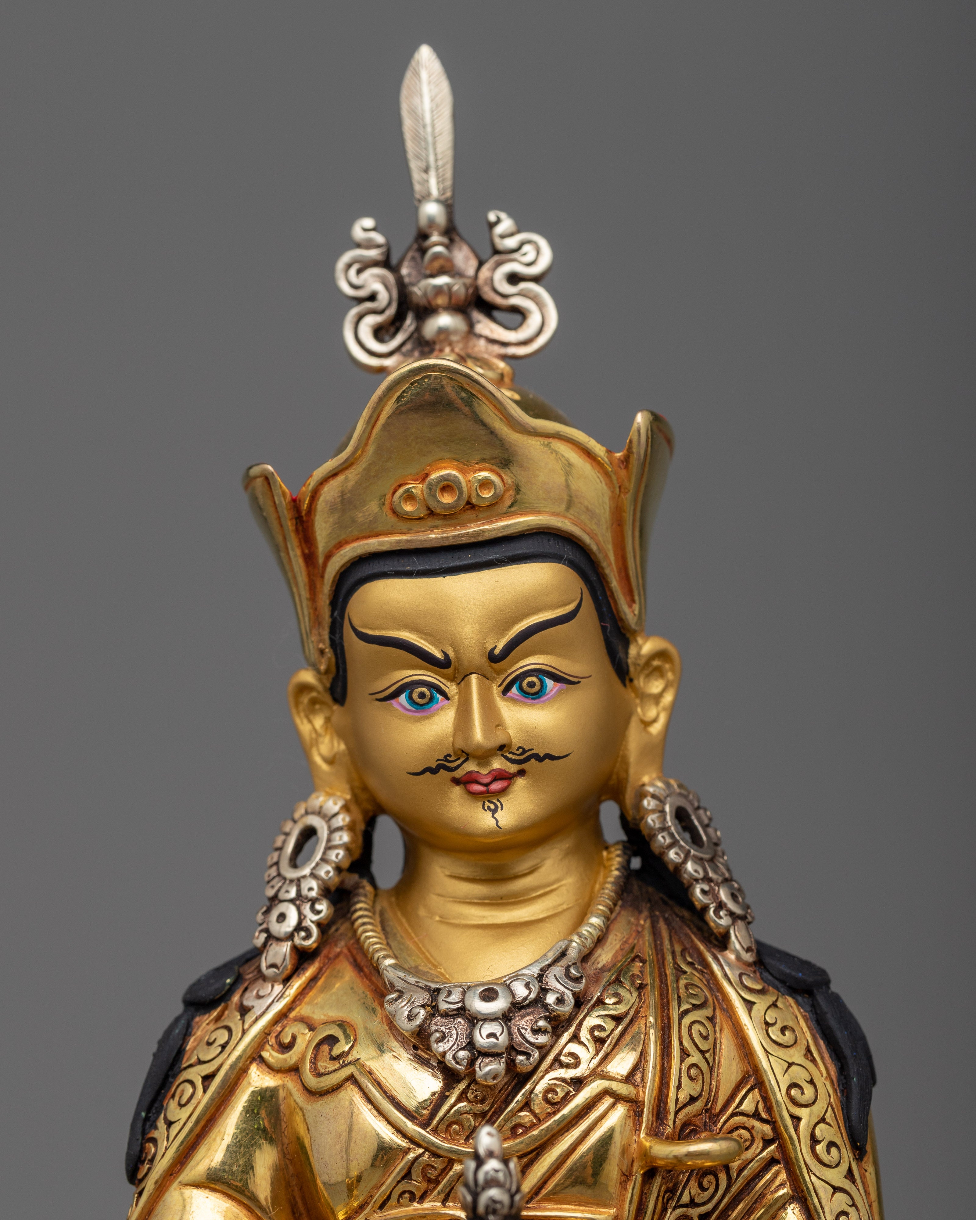 guru-rinpoche-sculpture