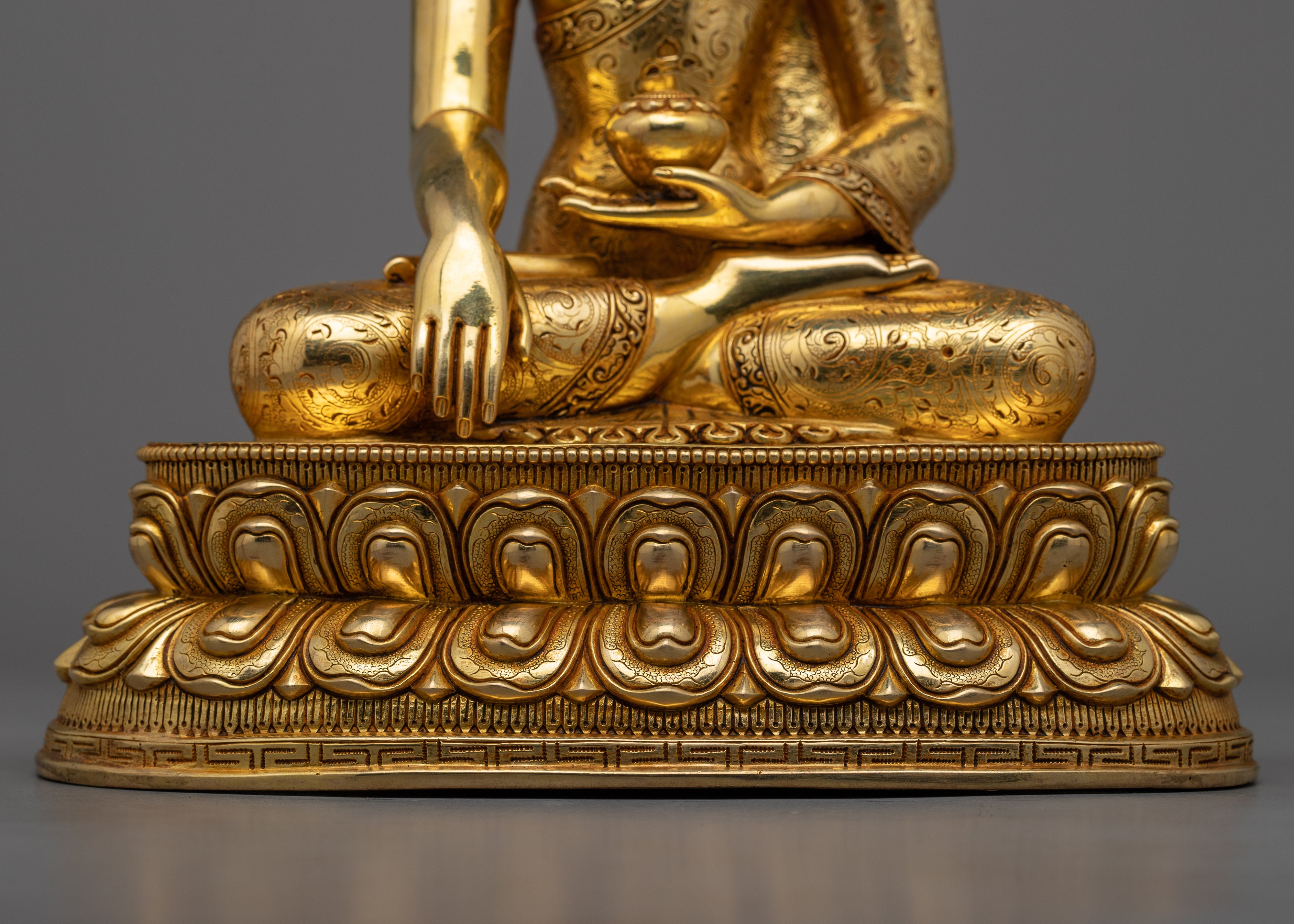 Gold-Gilded Shakyamuni Buddha Statue | Experience Enlightenment & Spirituality