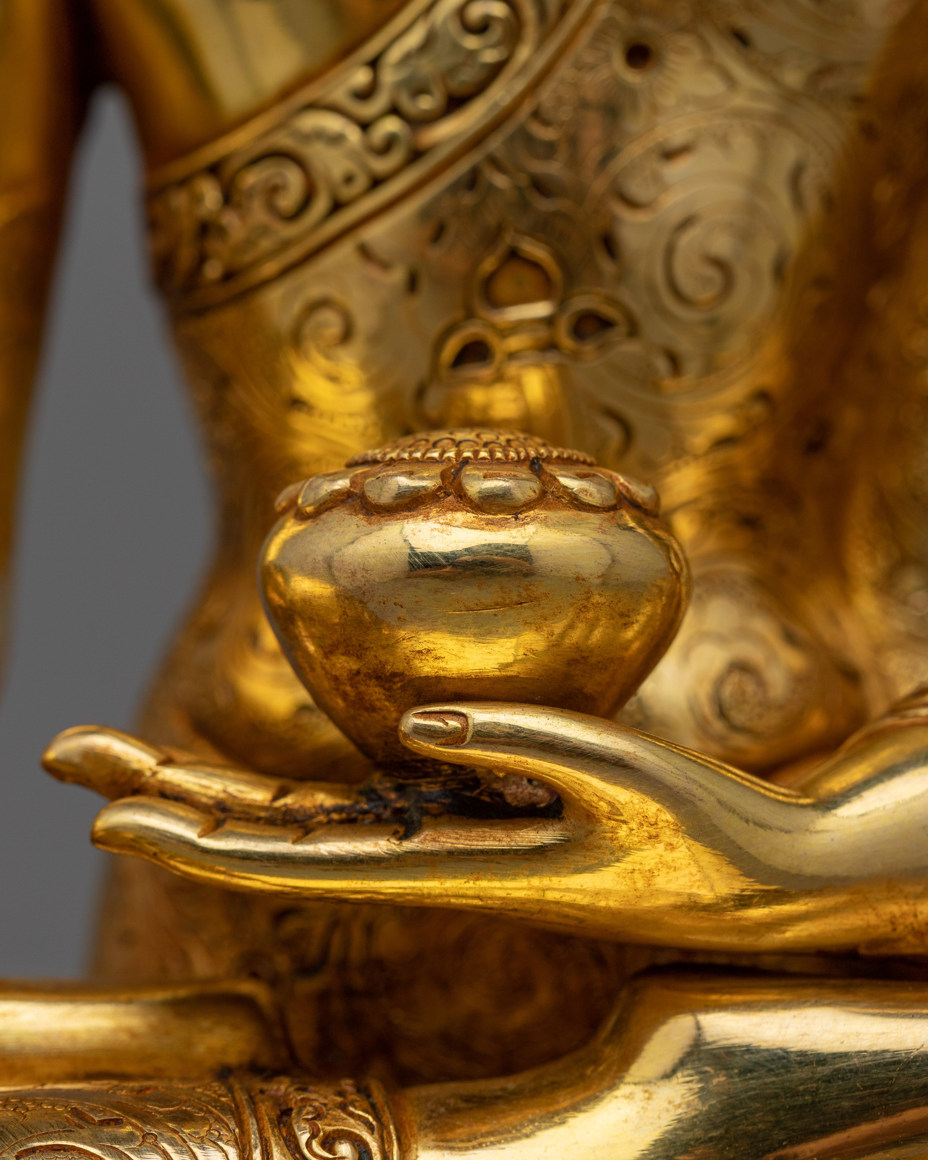 Gold-Gilded Shakyamuni Buddha Statue | Experience Enlightenment & Spirituality