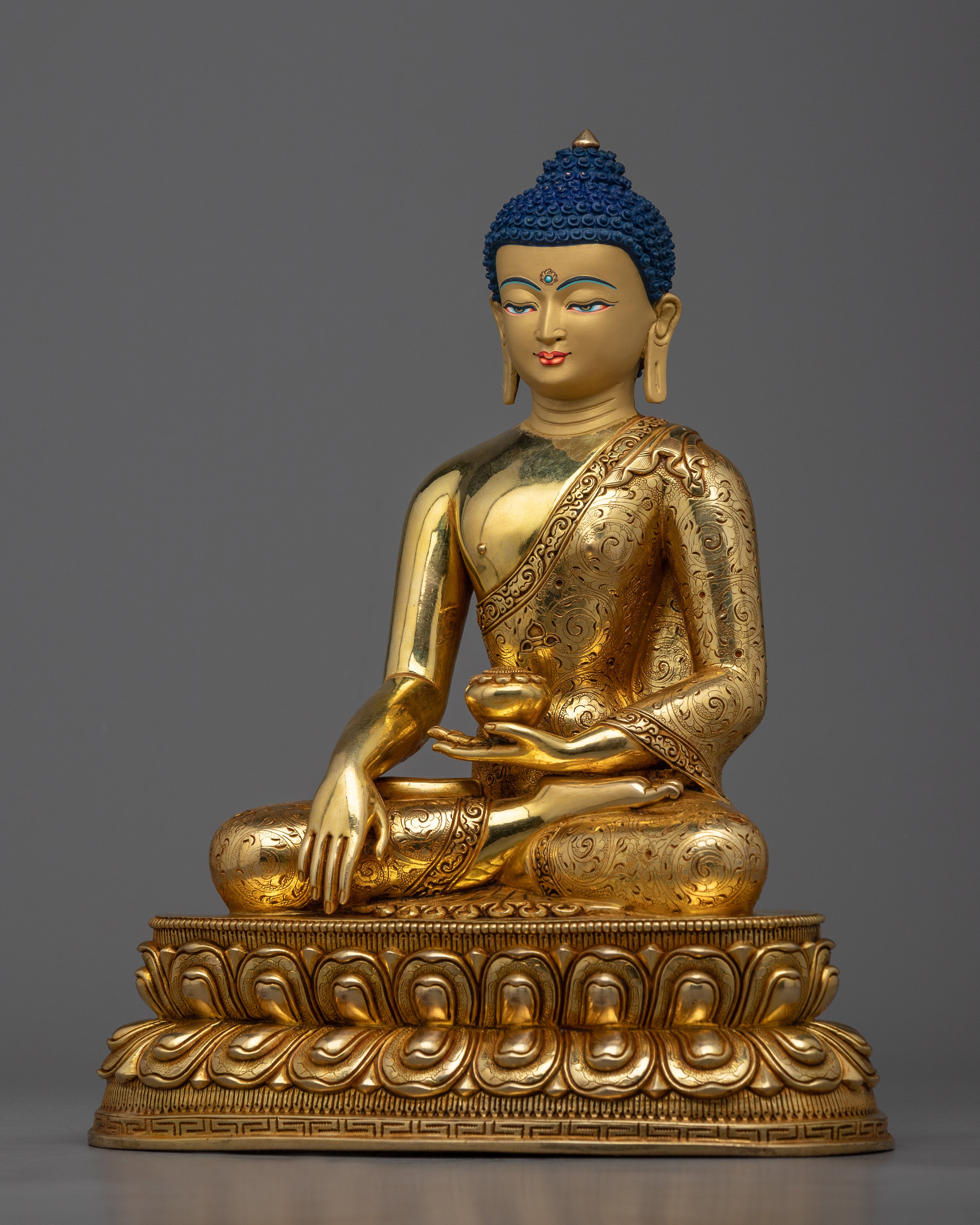gold-gilded-shakyamuni-buddha
