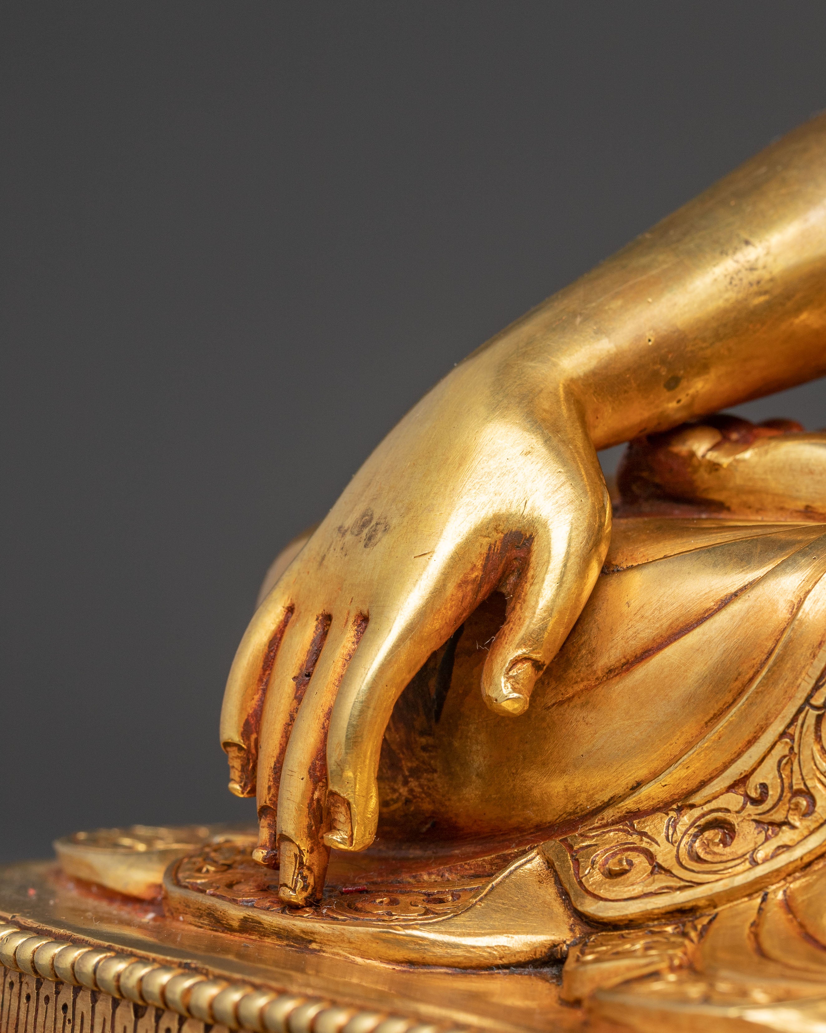 Handmade Radiant Sculpture of Buddha Shakyamuni