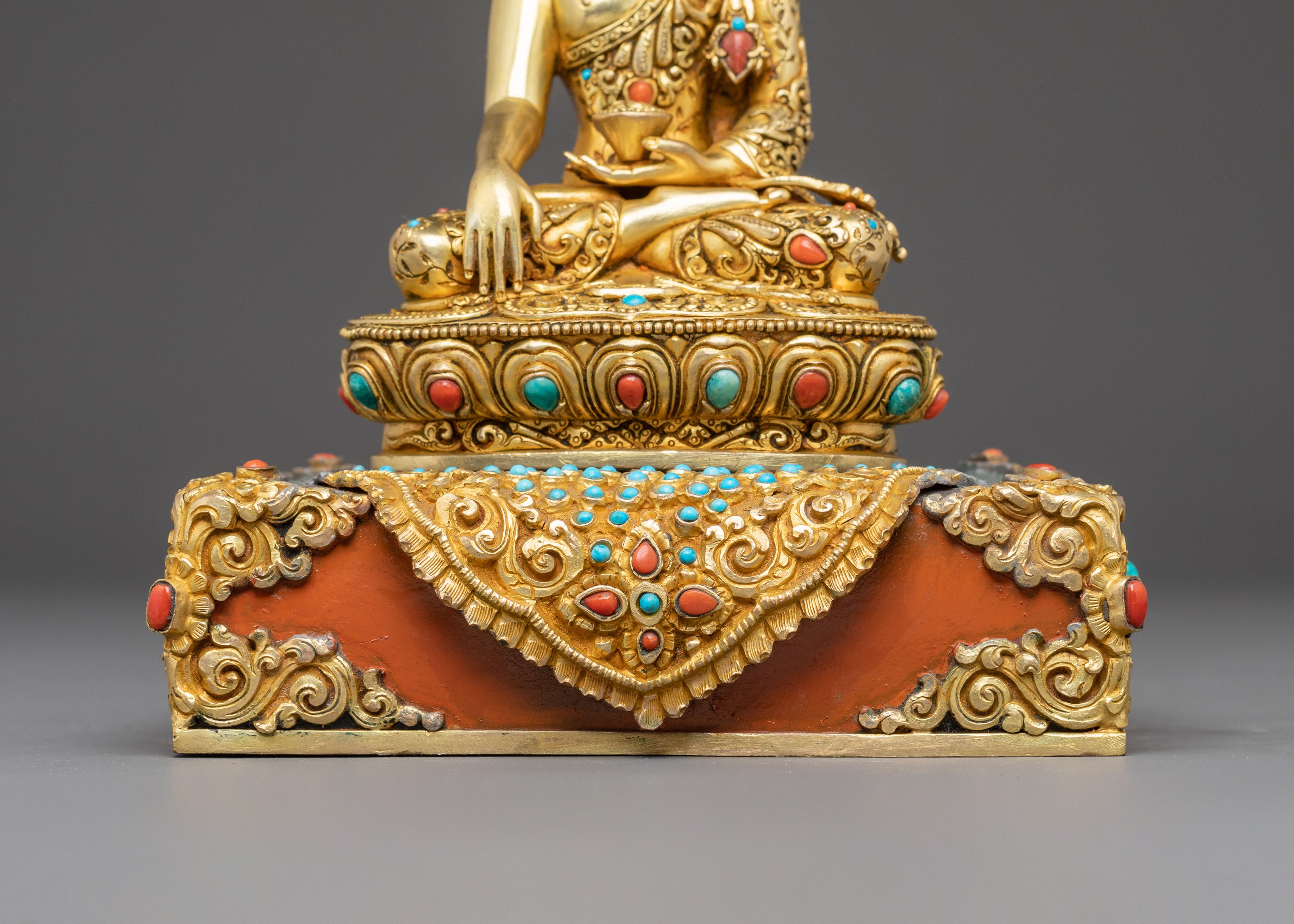Majestic Statue of Buddha Shakyamuni | Founder of Buddhism