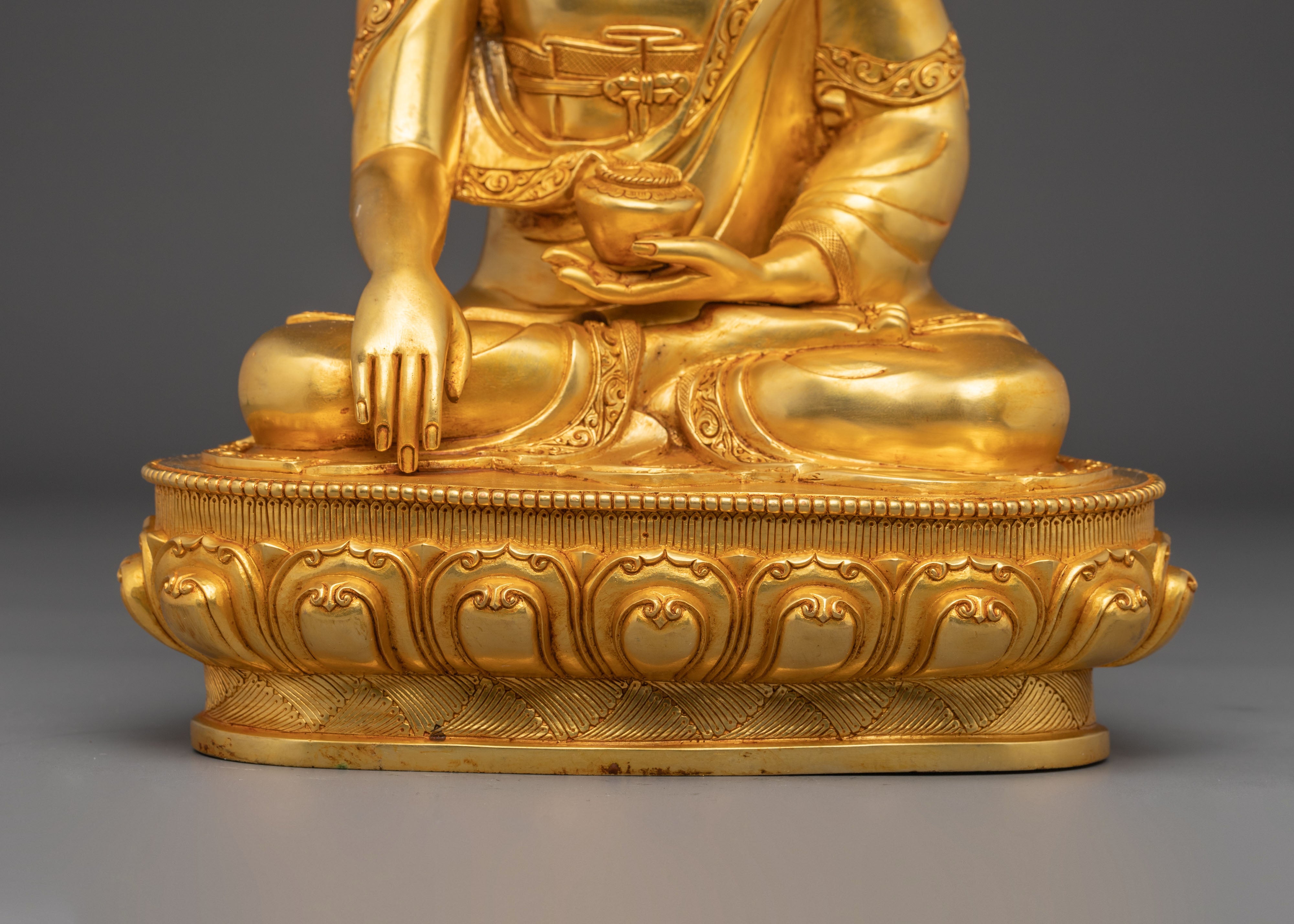 Radiant Statue of Buddha Shakyamuni | Embodiment of Enlightenment