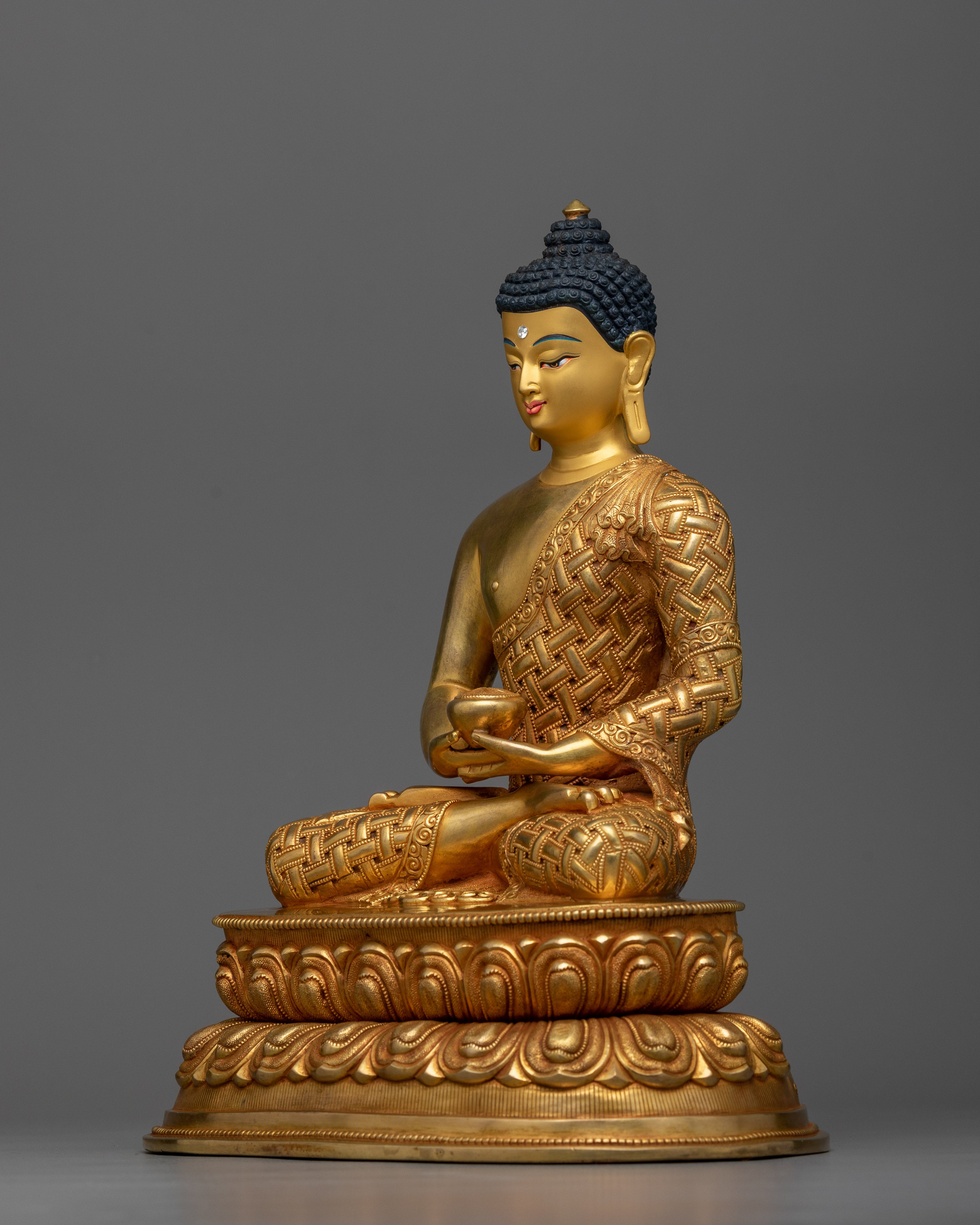 amitabha-buddha-golden-sculpture