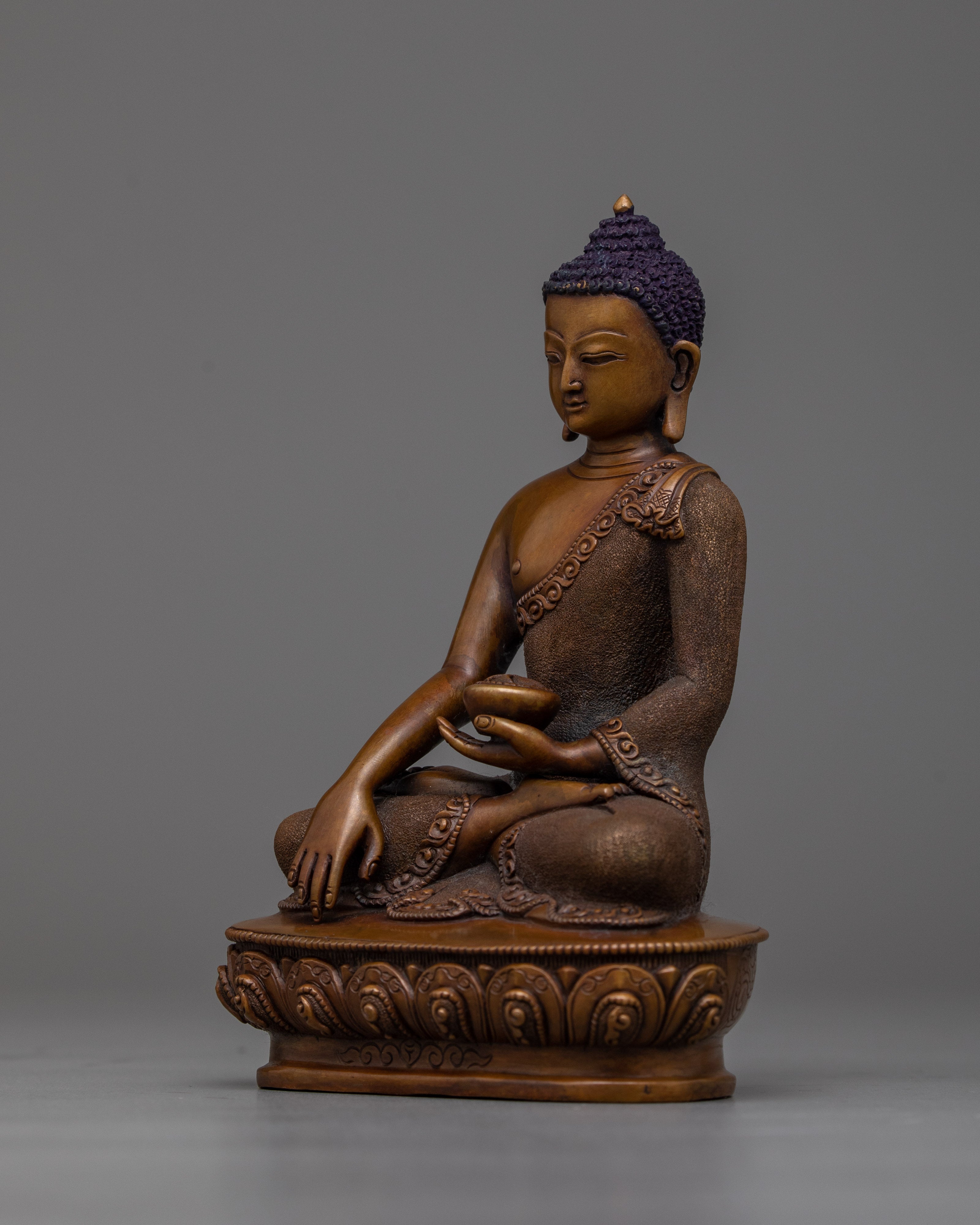 seated shakyamuni buddha