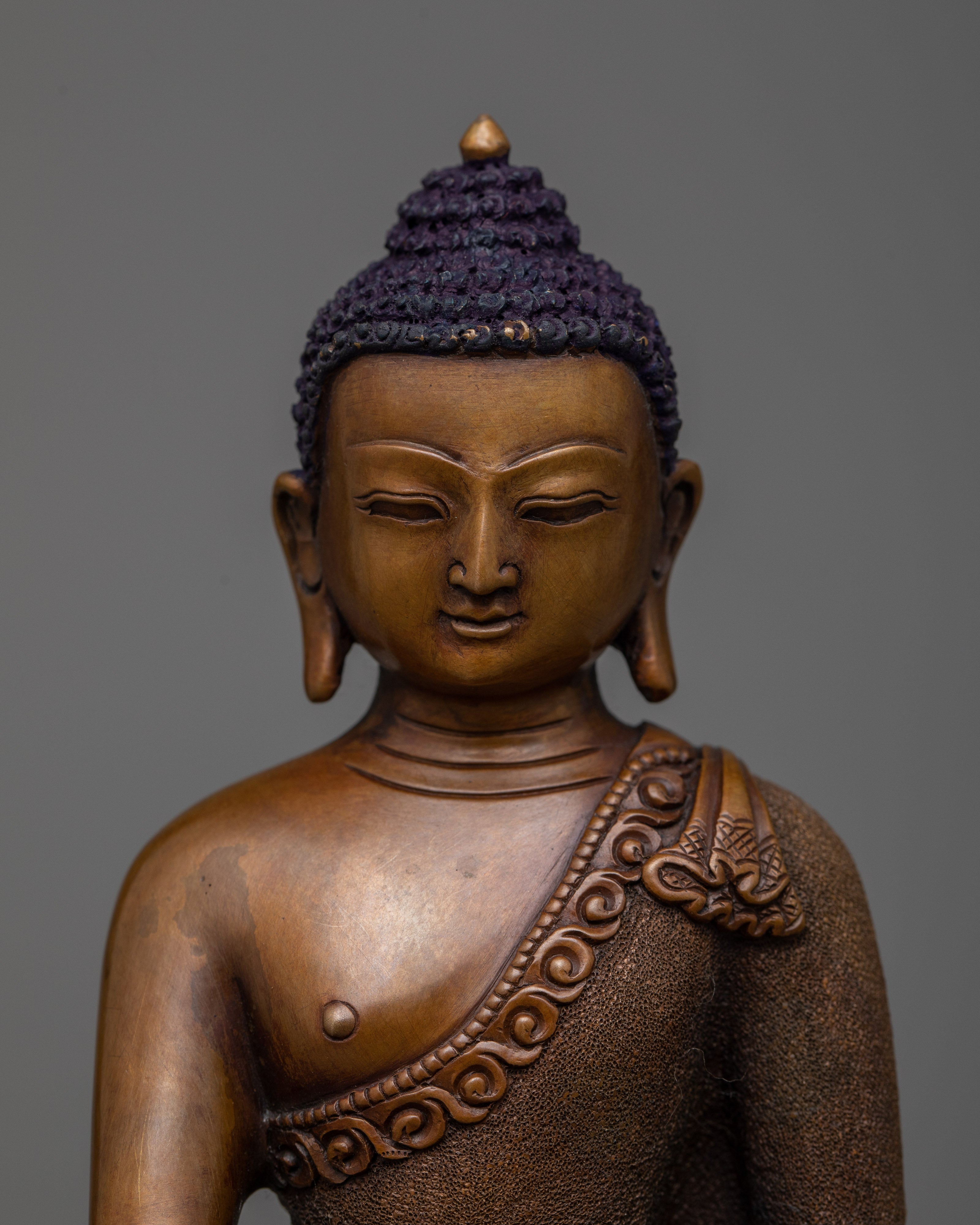 seated shakyamuni buddha