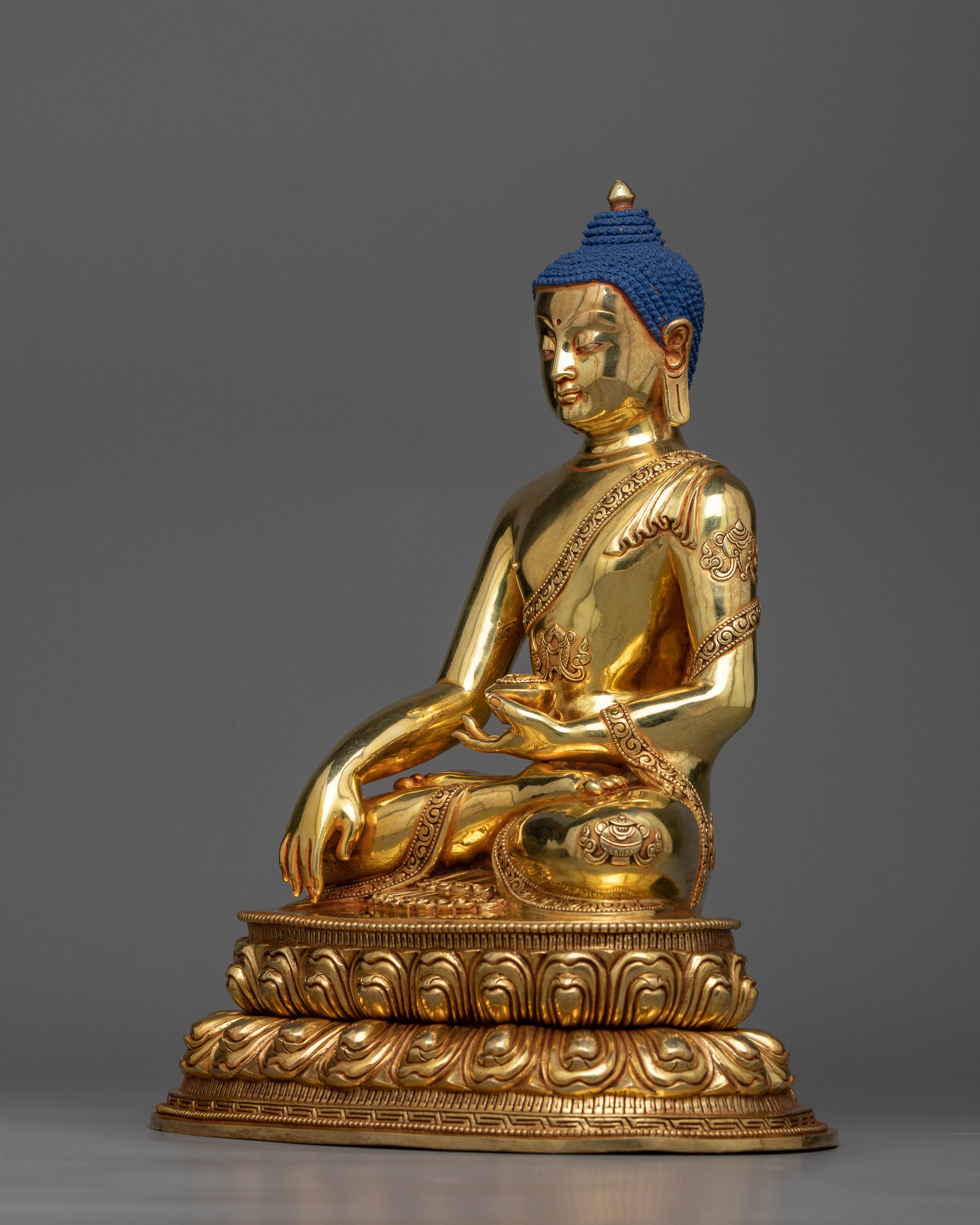 shakyamuni-buddha-elegent-statue