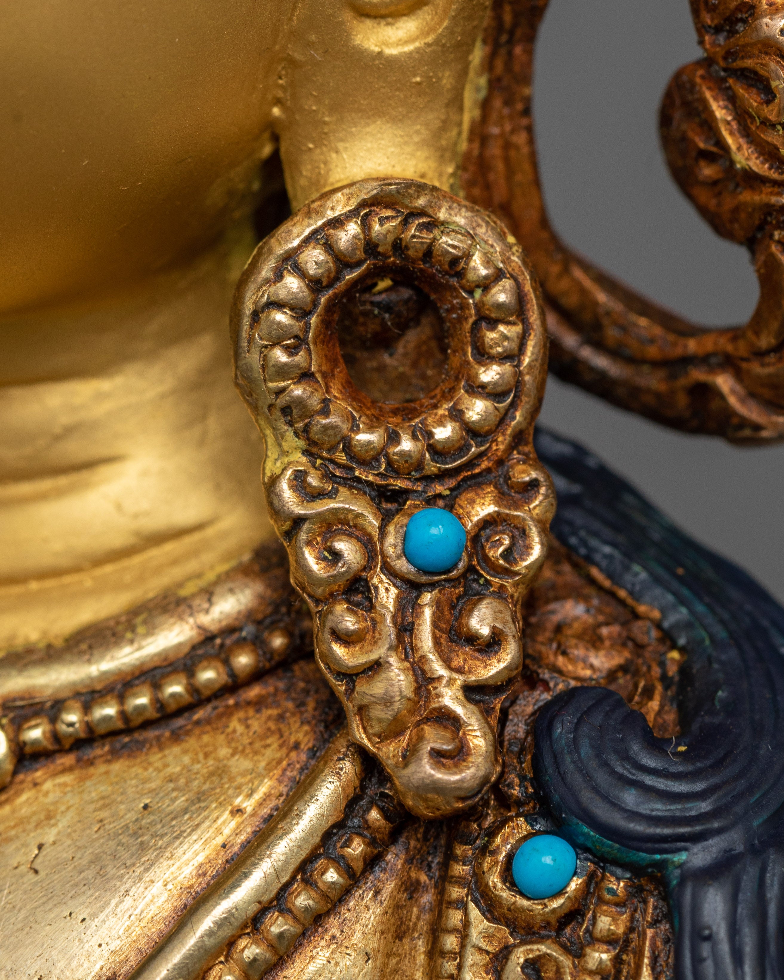 Buddhism Amitayus Buddha Statue | 24K Gold Illumination for Spiritual Renewal