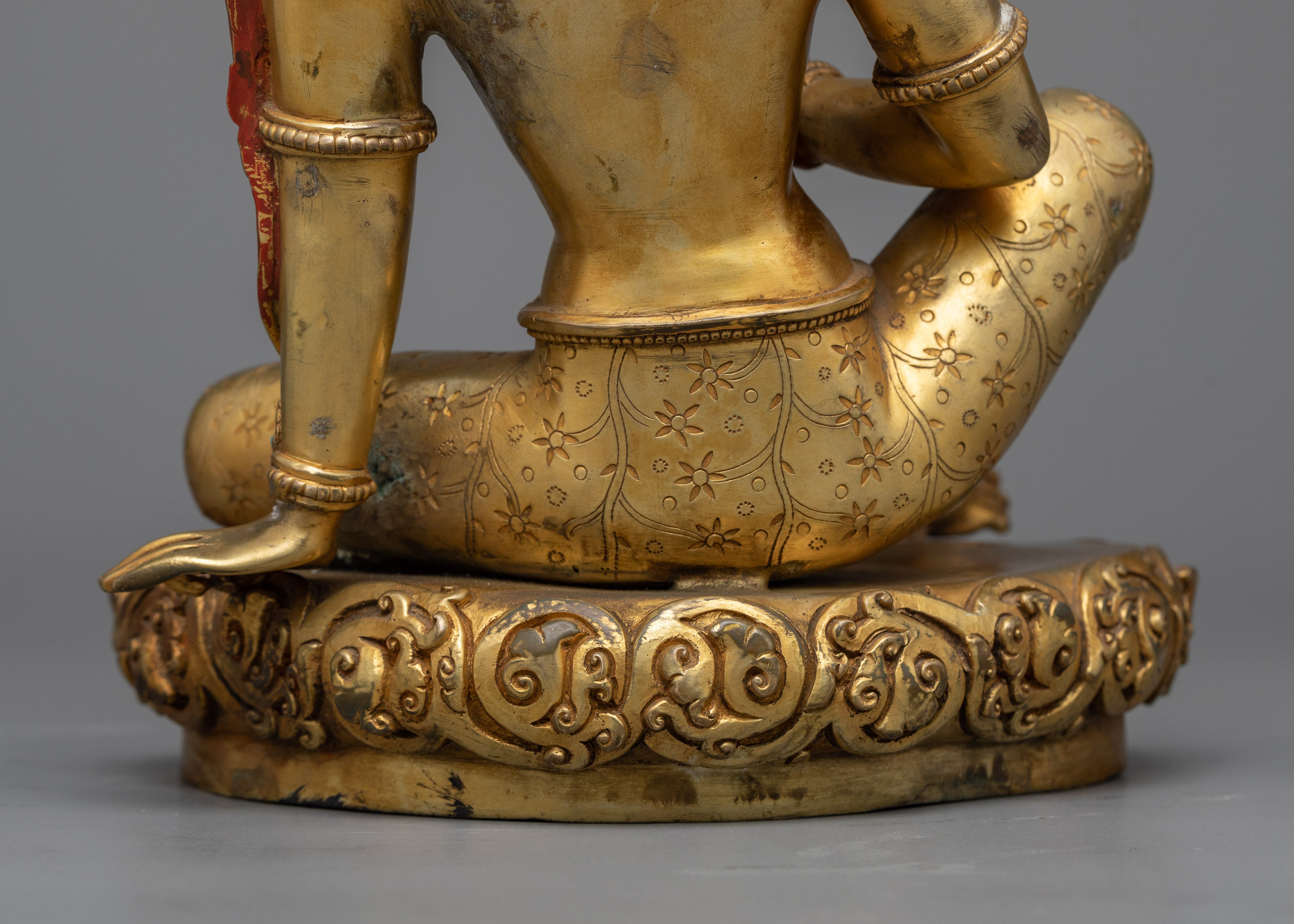 Bodhisattva Statue for Shrine Decor | An Antique-Finished Masterpiece in 24K Gold
