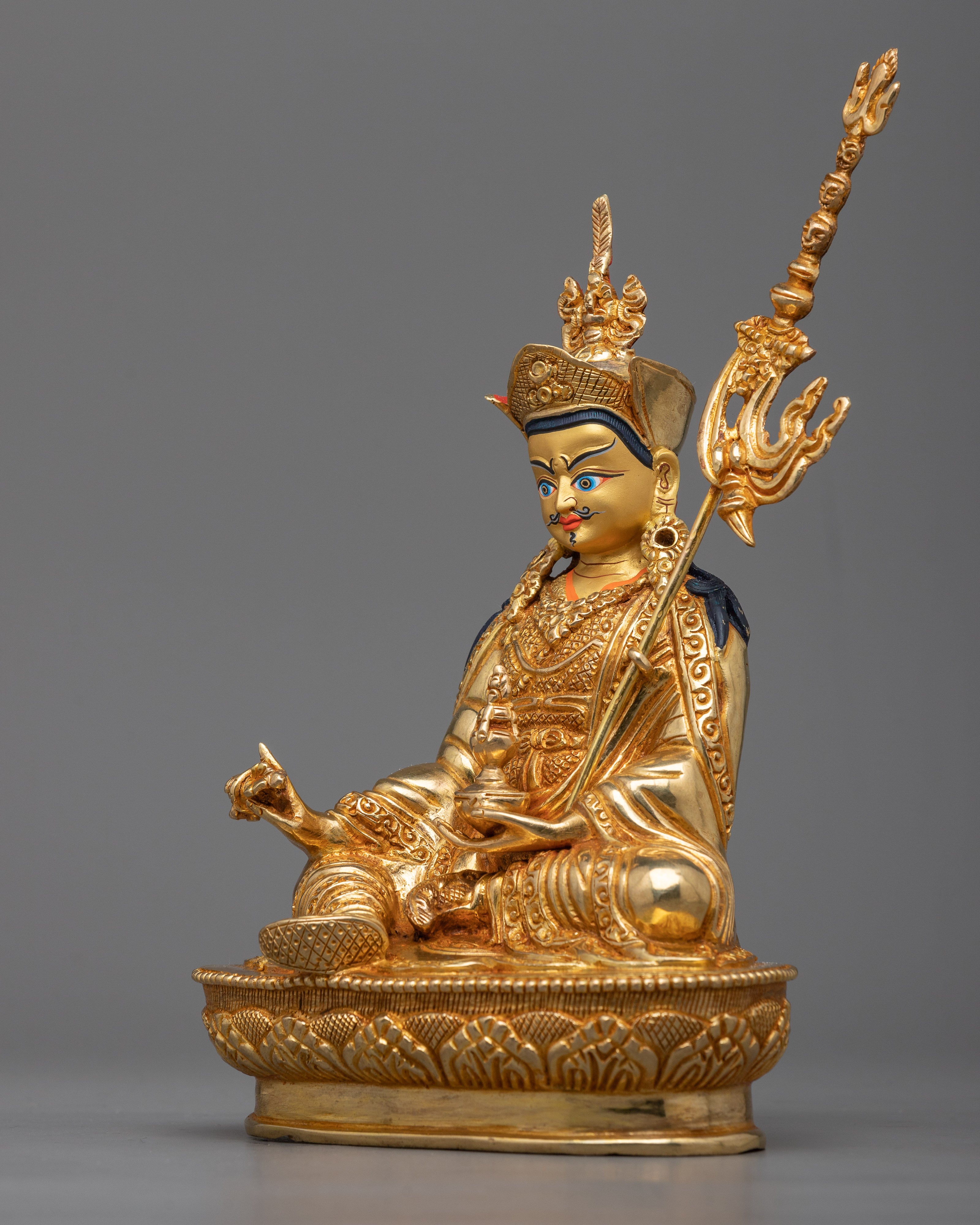 guru-rinpoche-gold gilded statue