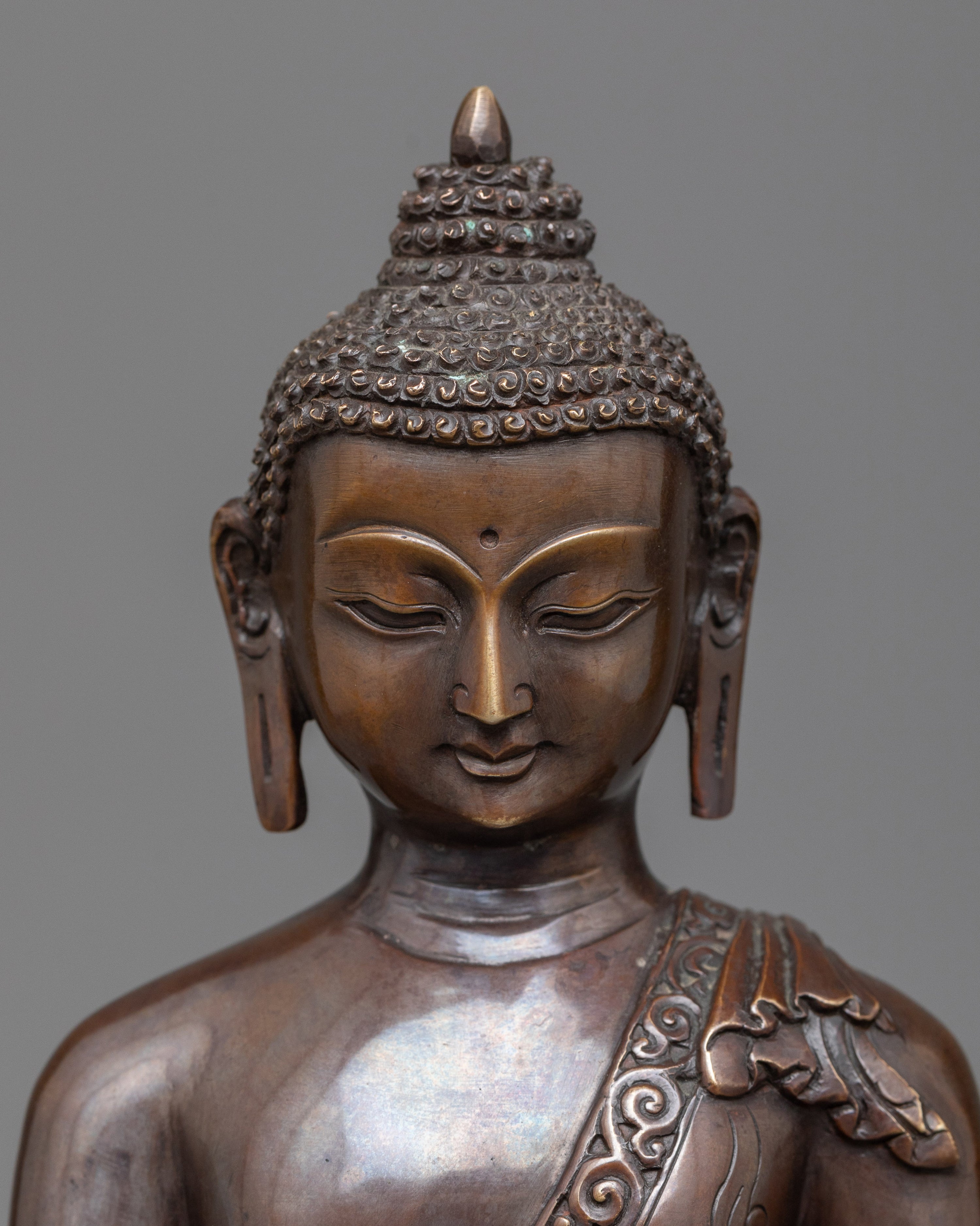 enlightened-buddha sculpture