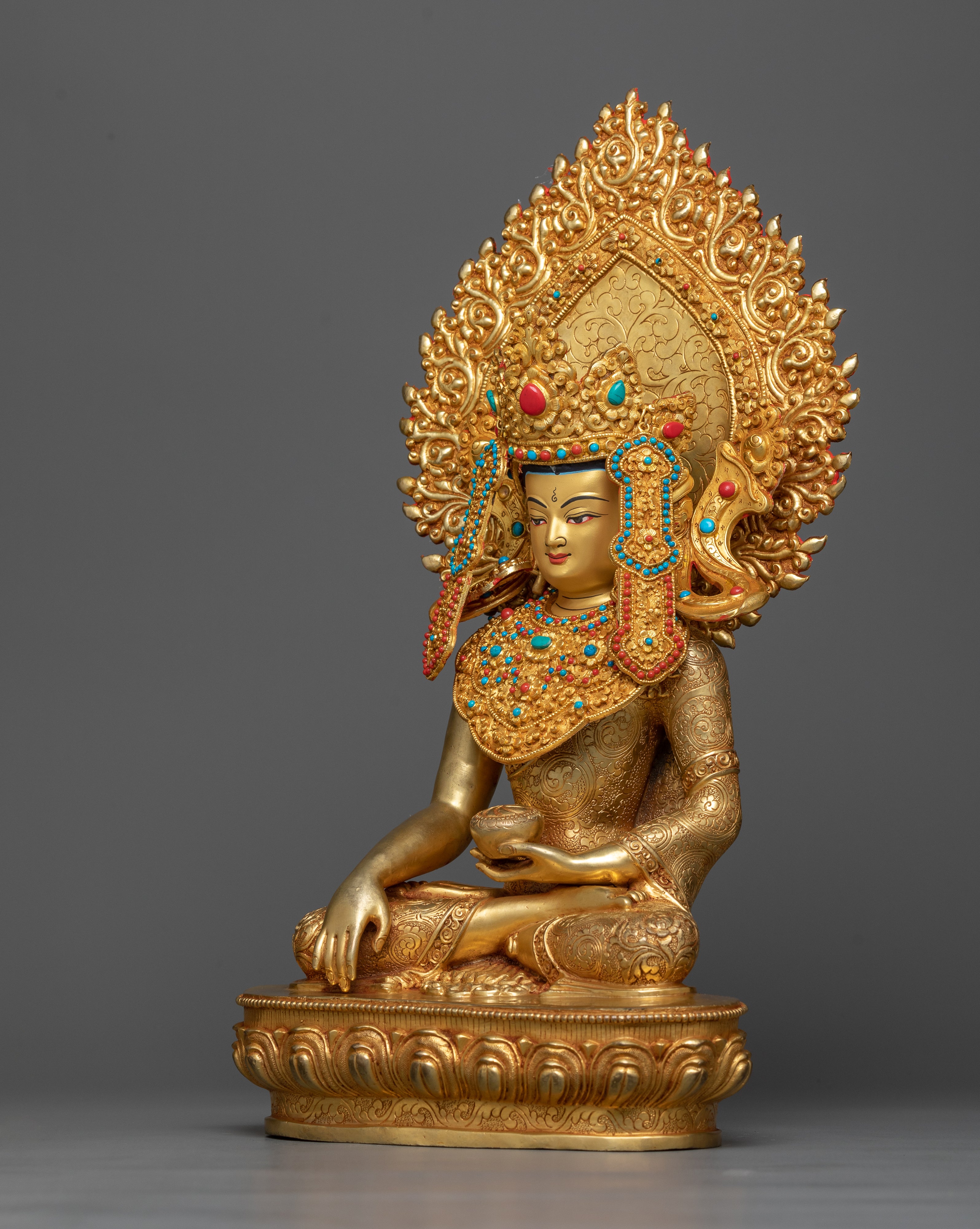 crown-buddha-shakyamuni-statue