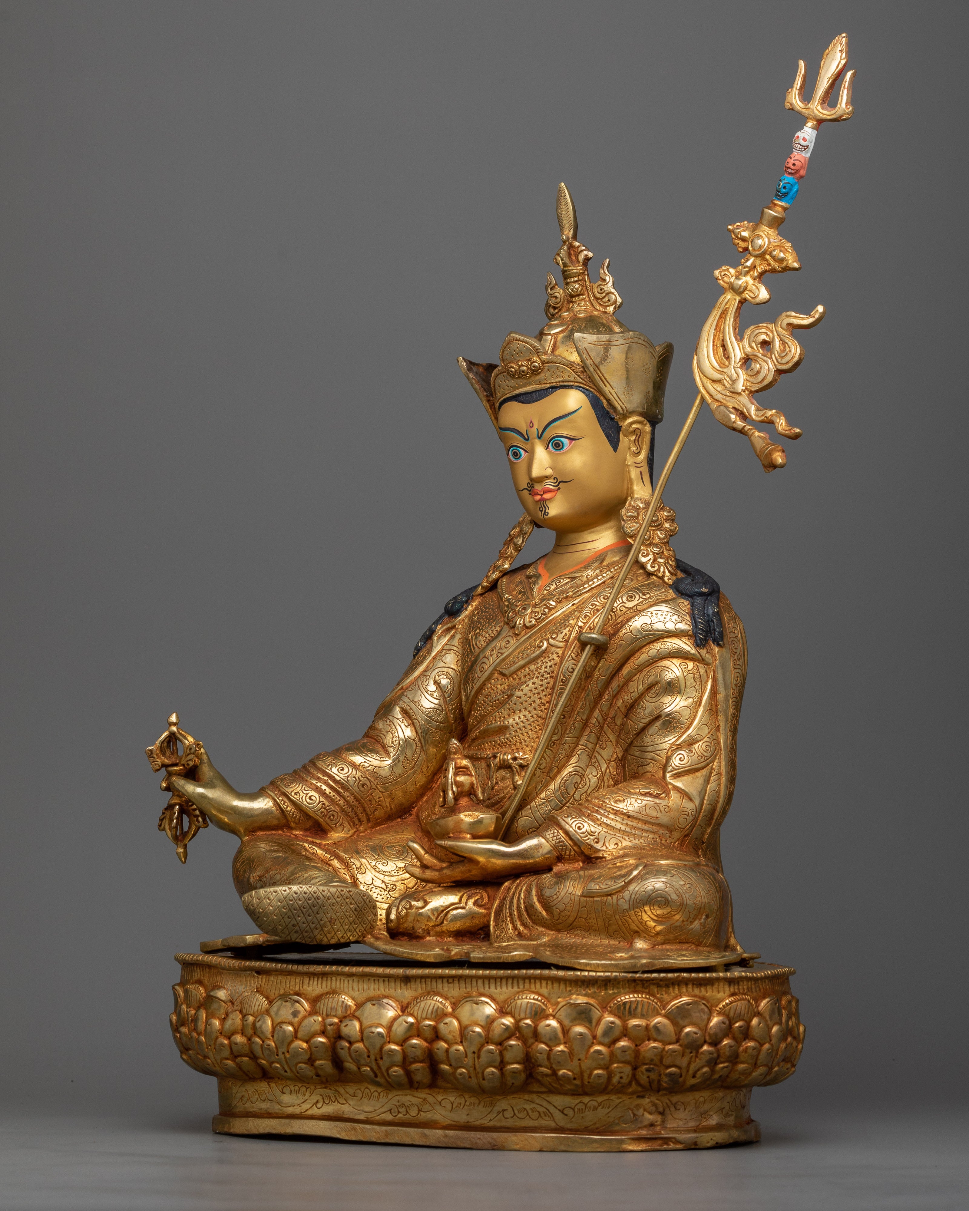 lotus-born-guru-rinpoche-sculpture