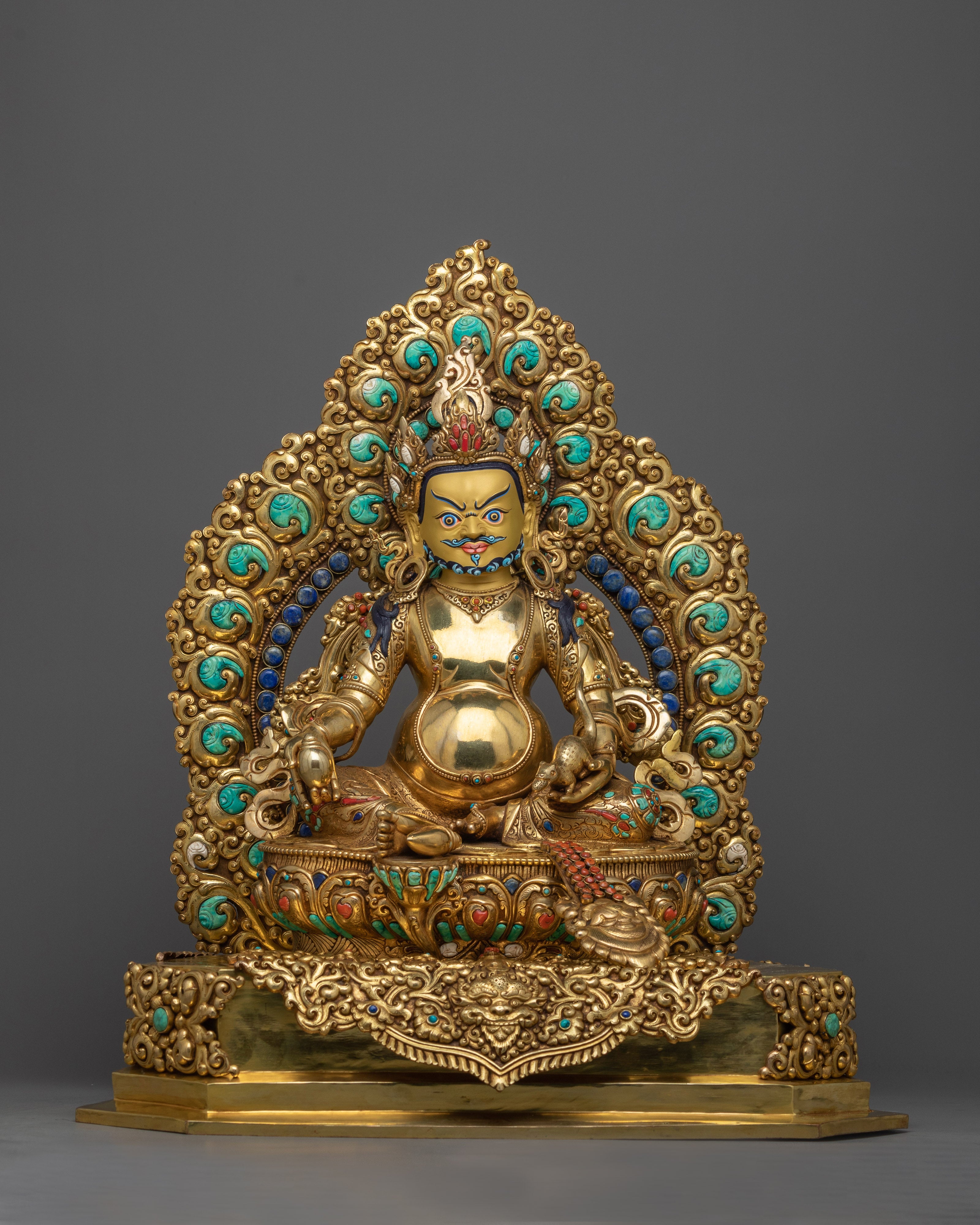 Grand dzambhala sculpture