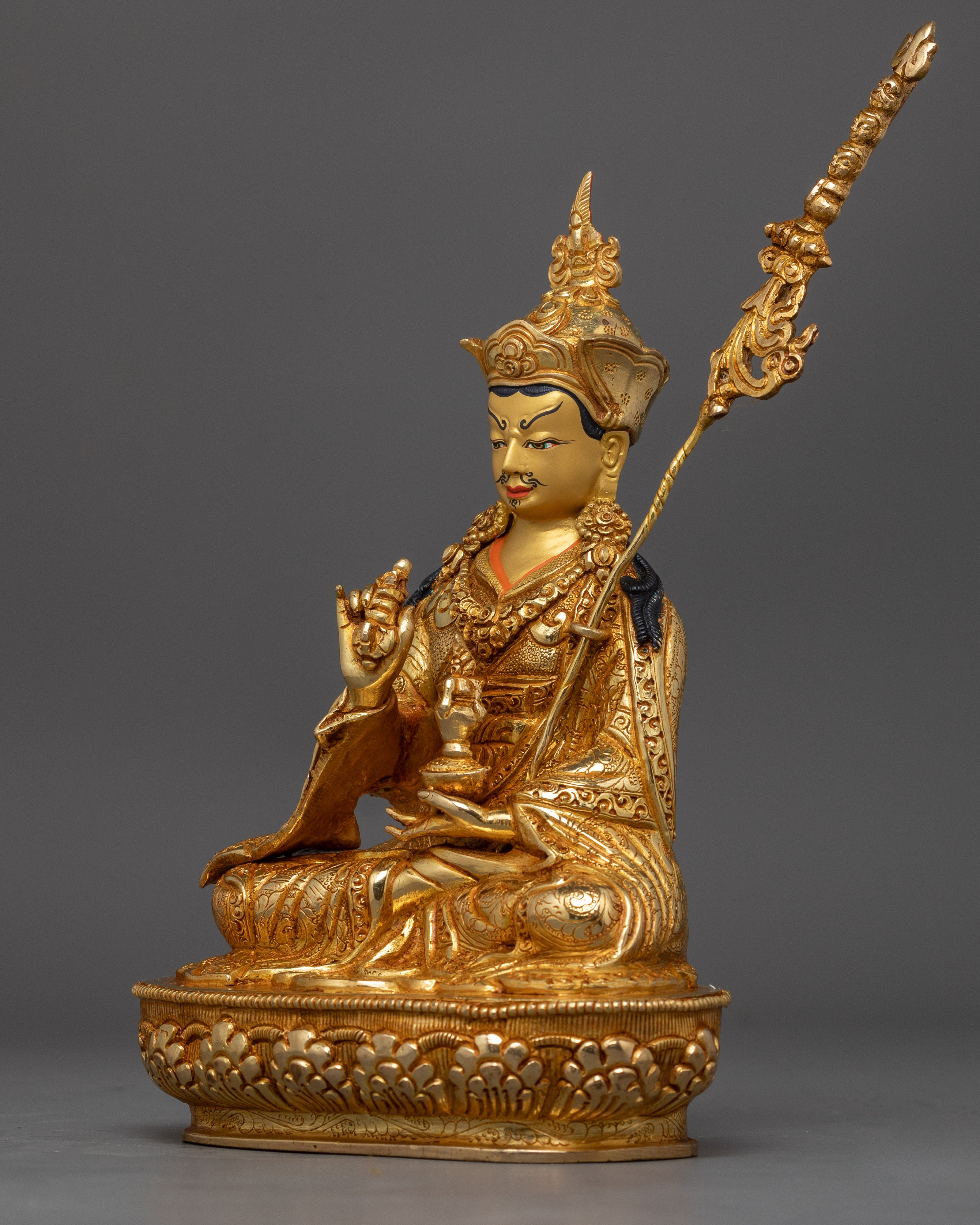 lotus-born-guru-rinpoche-sculpture