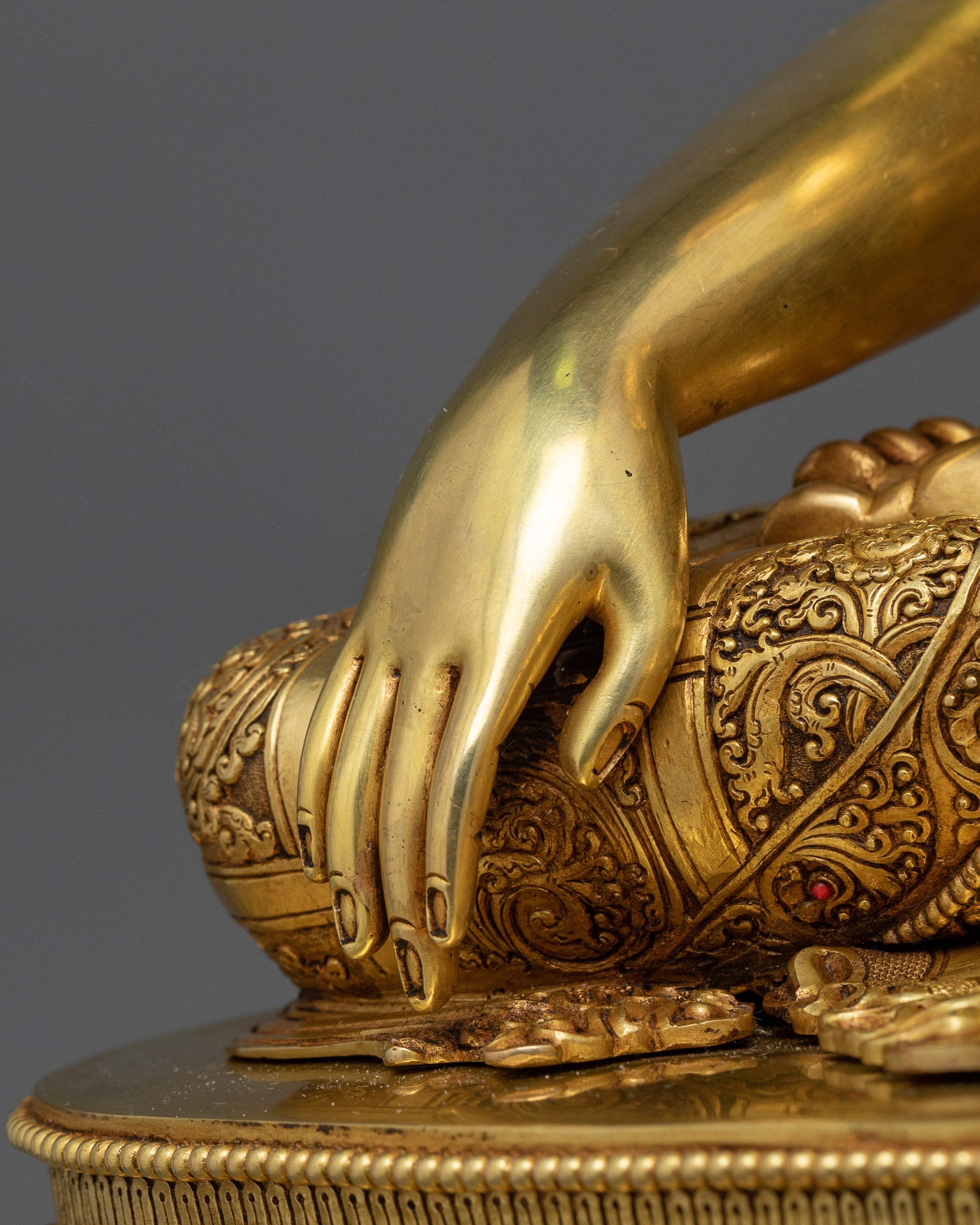 Beautiful Statue of Shakyamuni Buddha | Radiance of Enlightenment