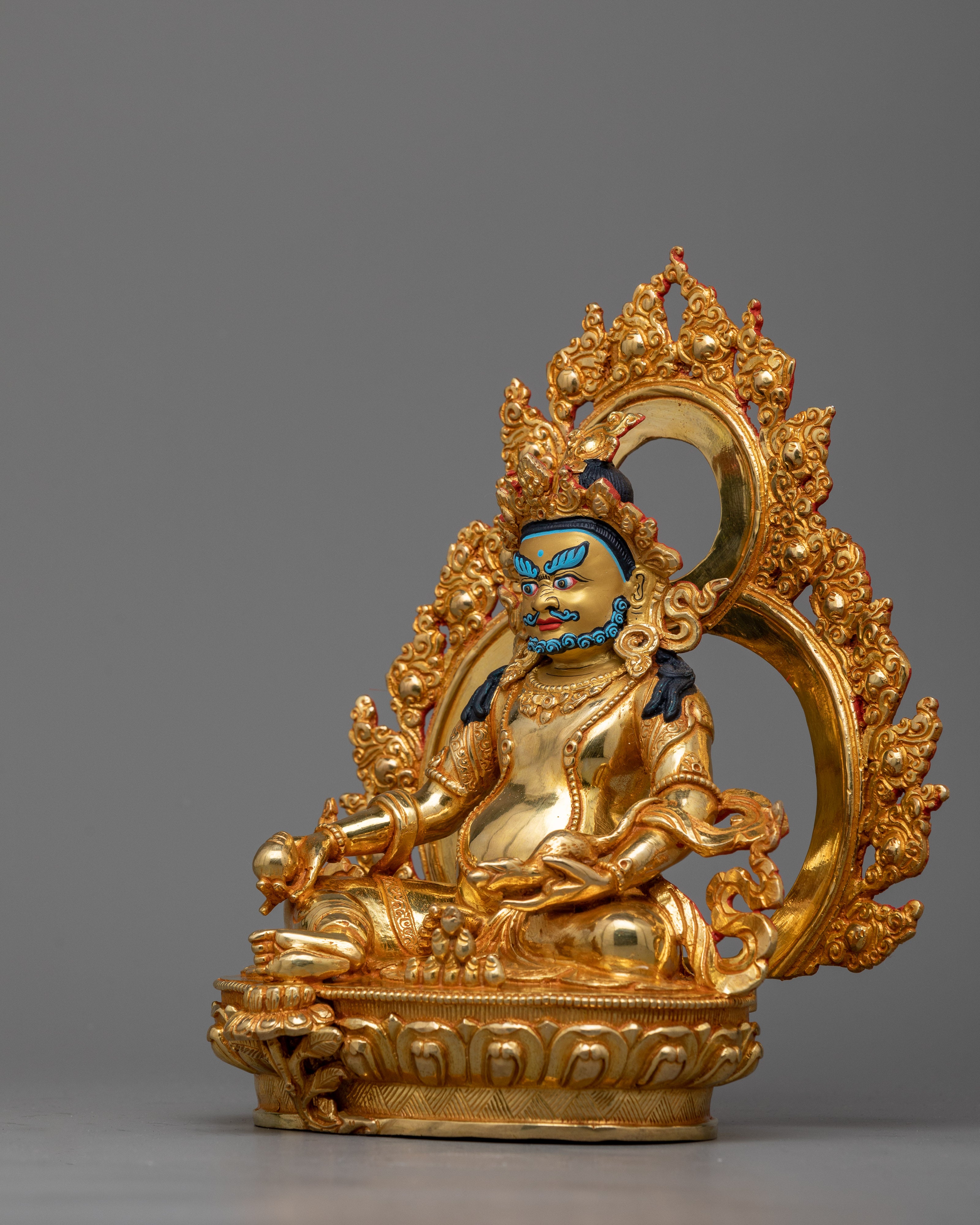deity-of-wealth-dzambhala-sculpture
