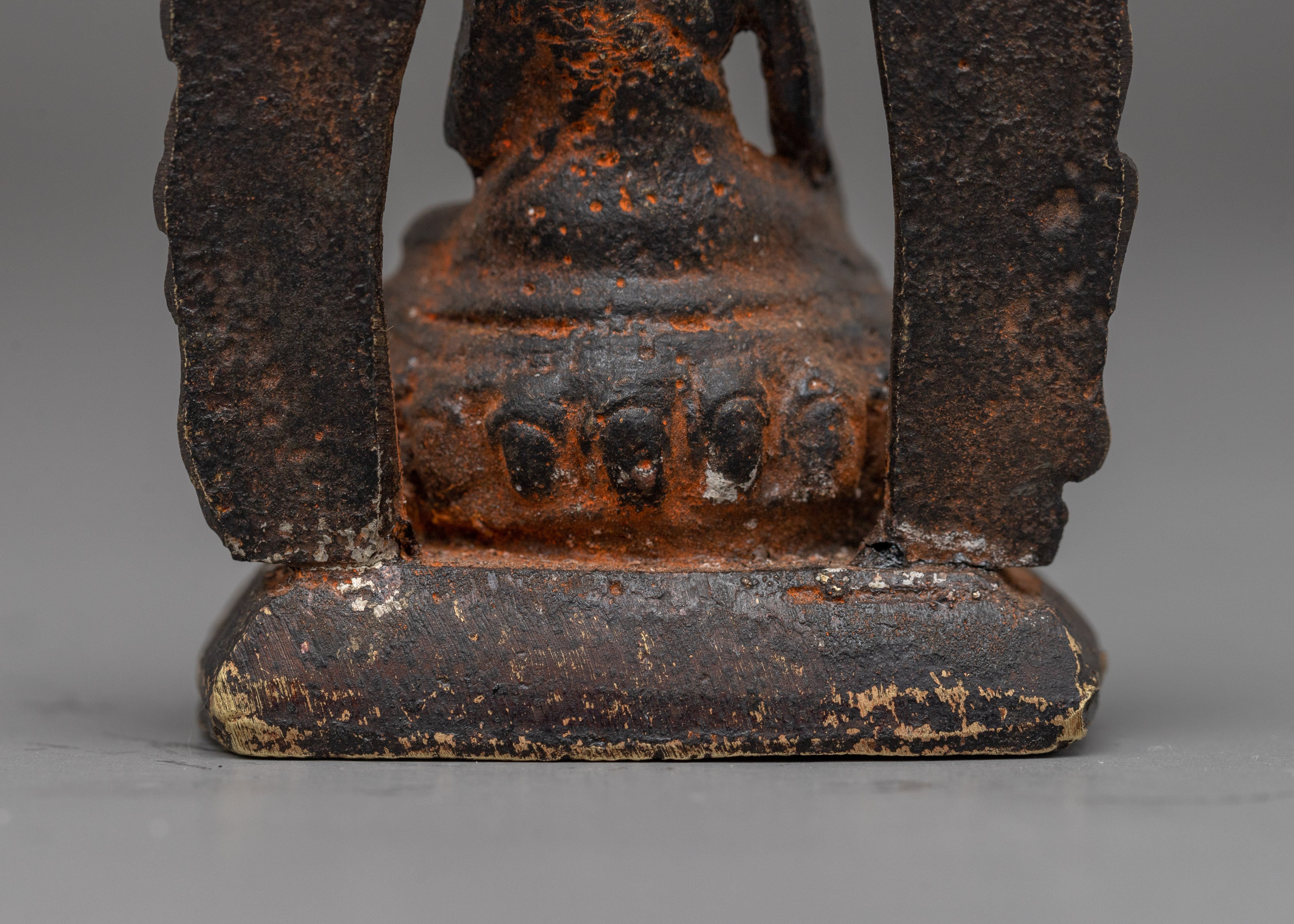 Antique Shakyamuni Buddha Figurine | A Revered Relic of Spiritual Wisdom