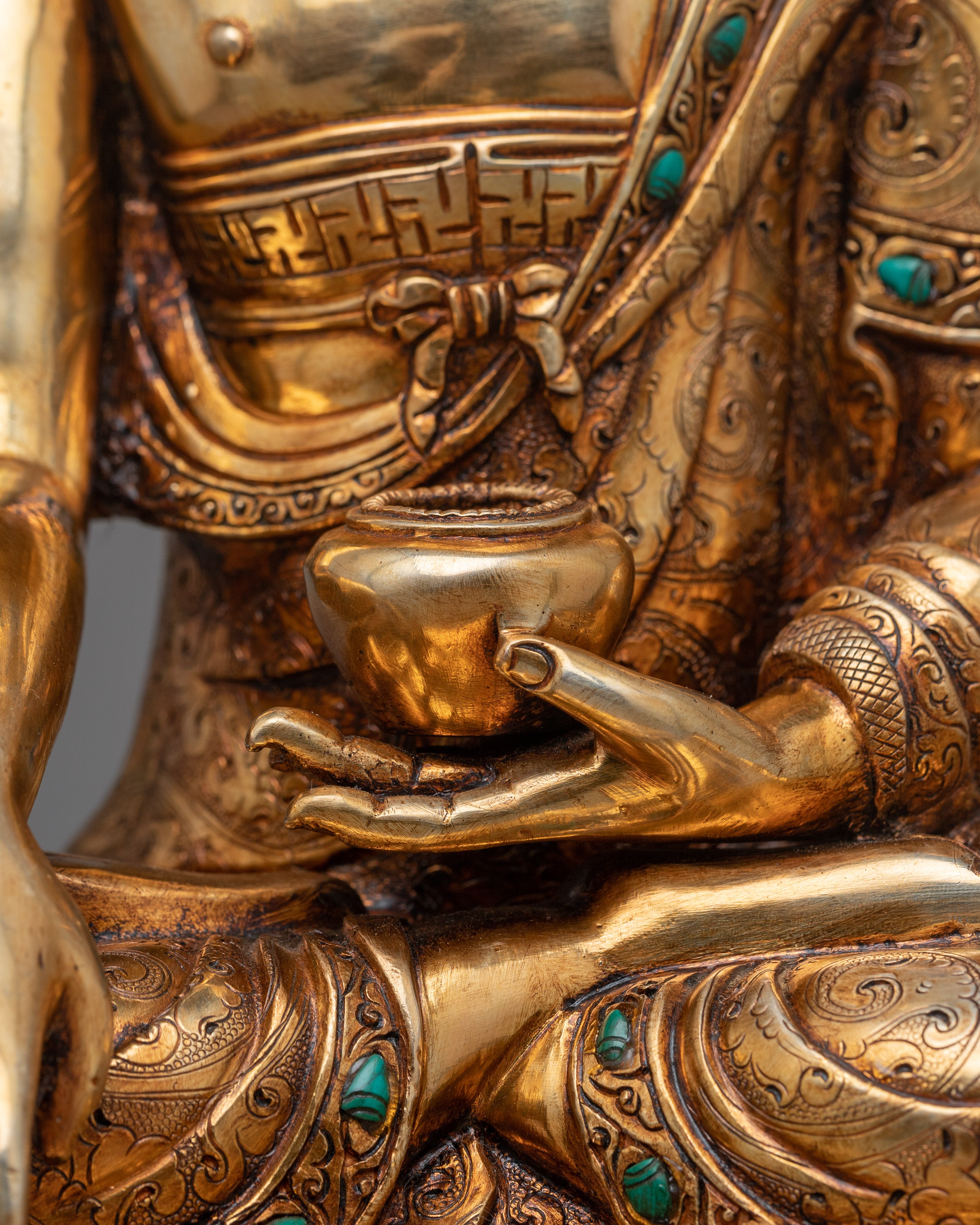 Tathagata Shakyamuni Buddha Statue | Radiant Beacon of Enlightenment