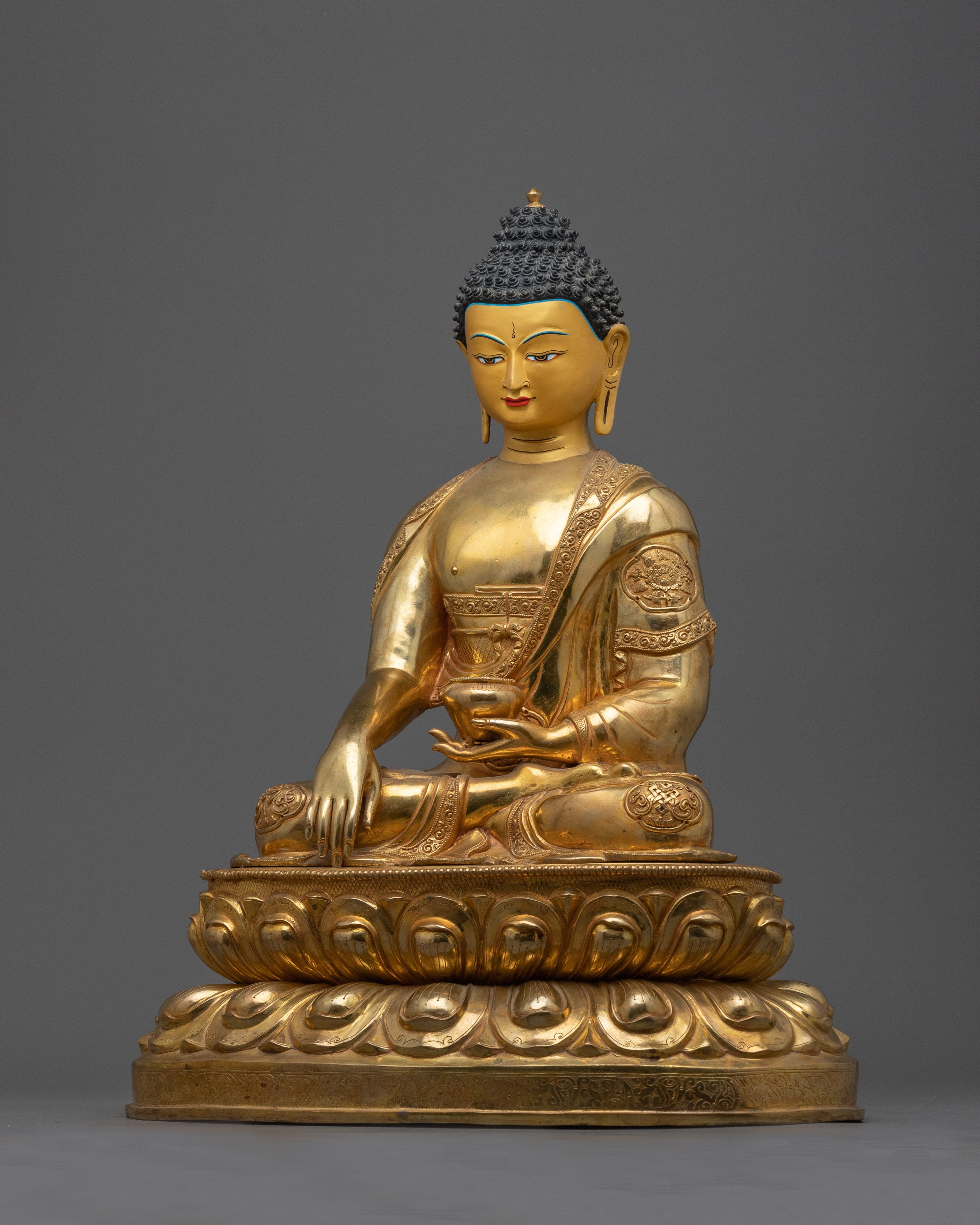 buddha-shakyamuni-nepalese sculpture