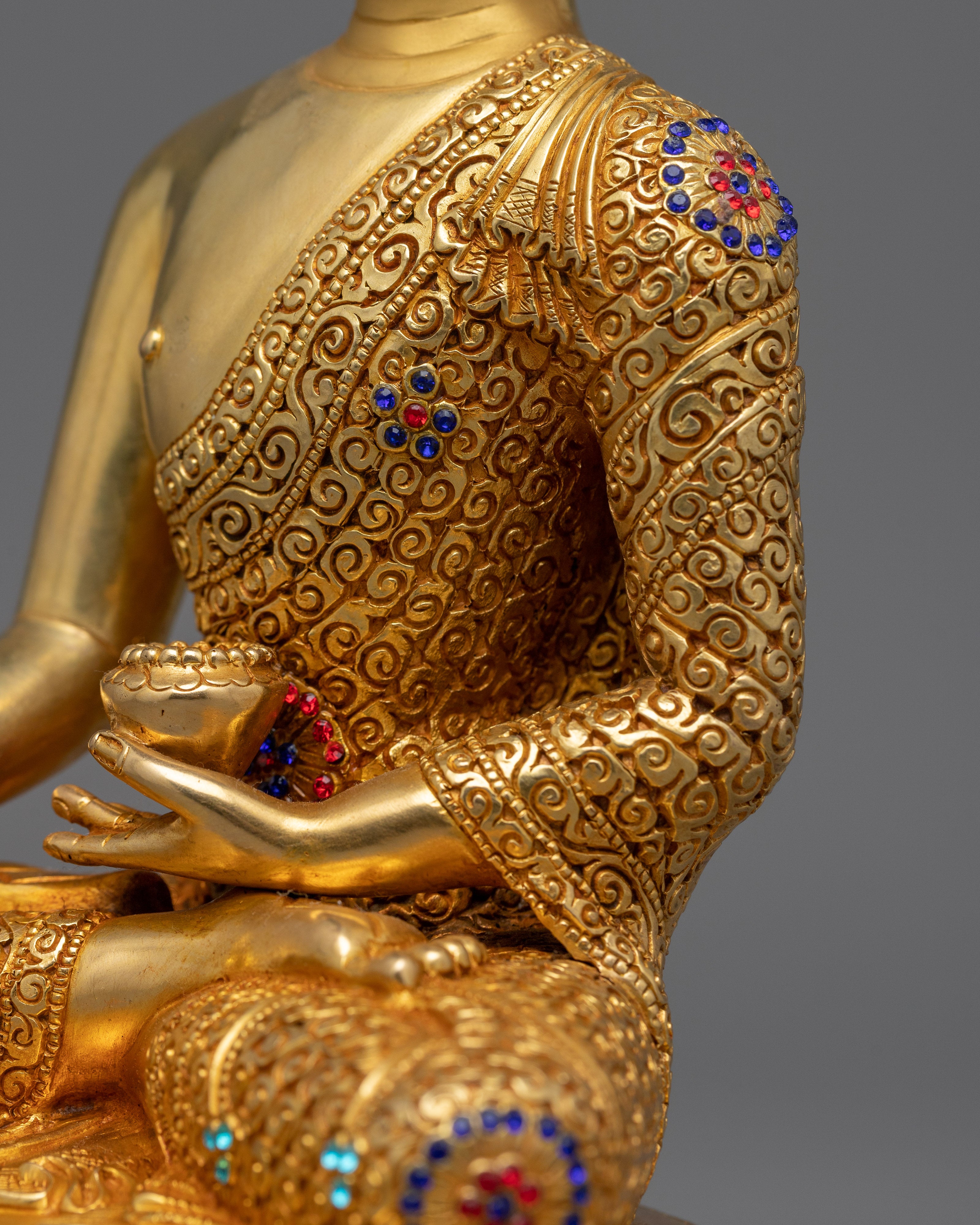 Serene Shakyamuni Buddhah Statue | Radiating Peace and Enlightenment