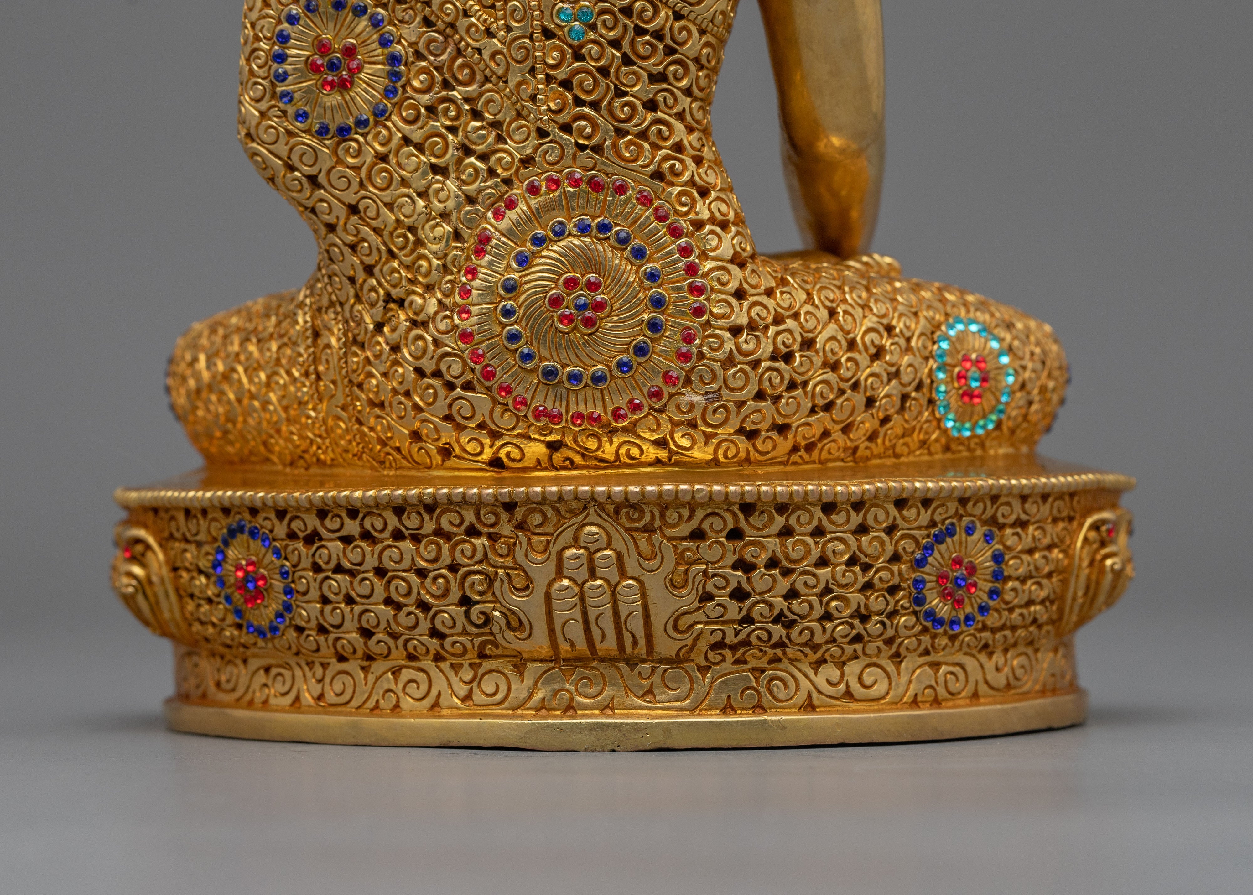 Serene Shakyamuni Buddhah Statue | Radiating Peace and Enlightenment