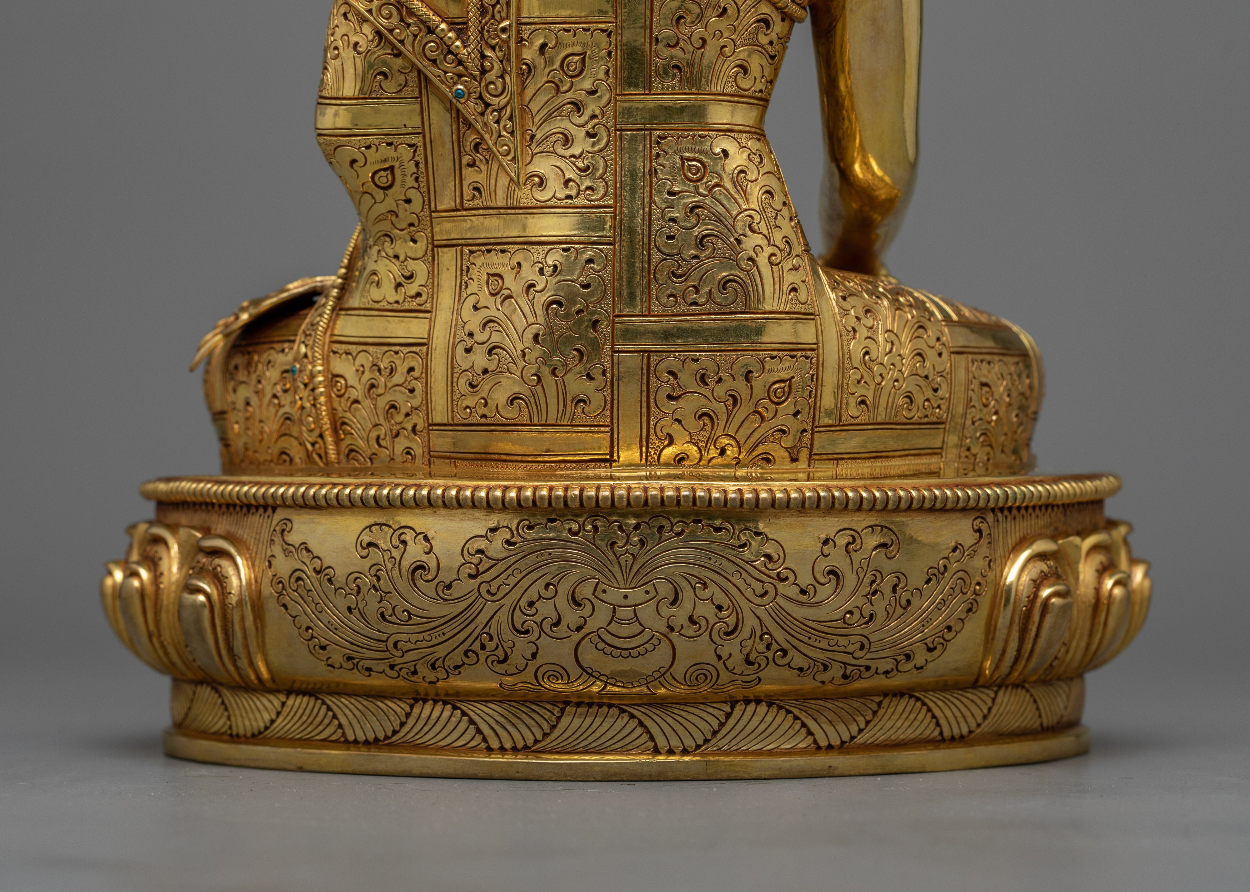 Exquisite Enlighten Buddha Shakyamuni Statue | Symbol of Enlightenment and Serenity