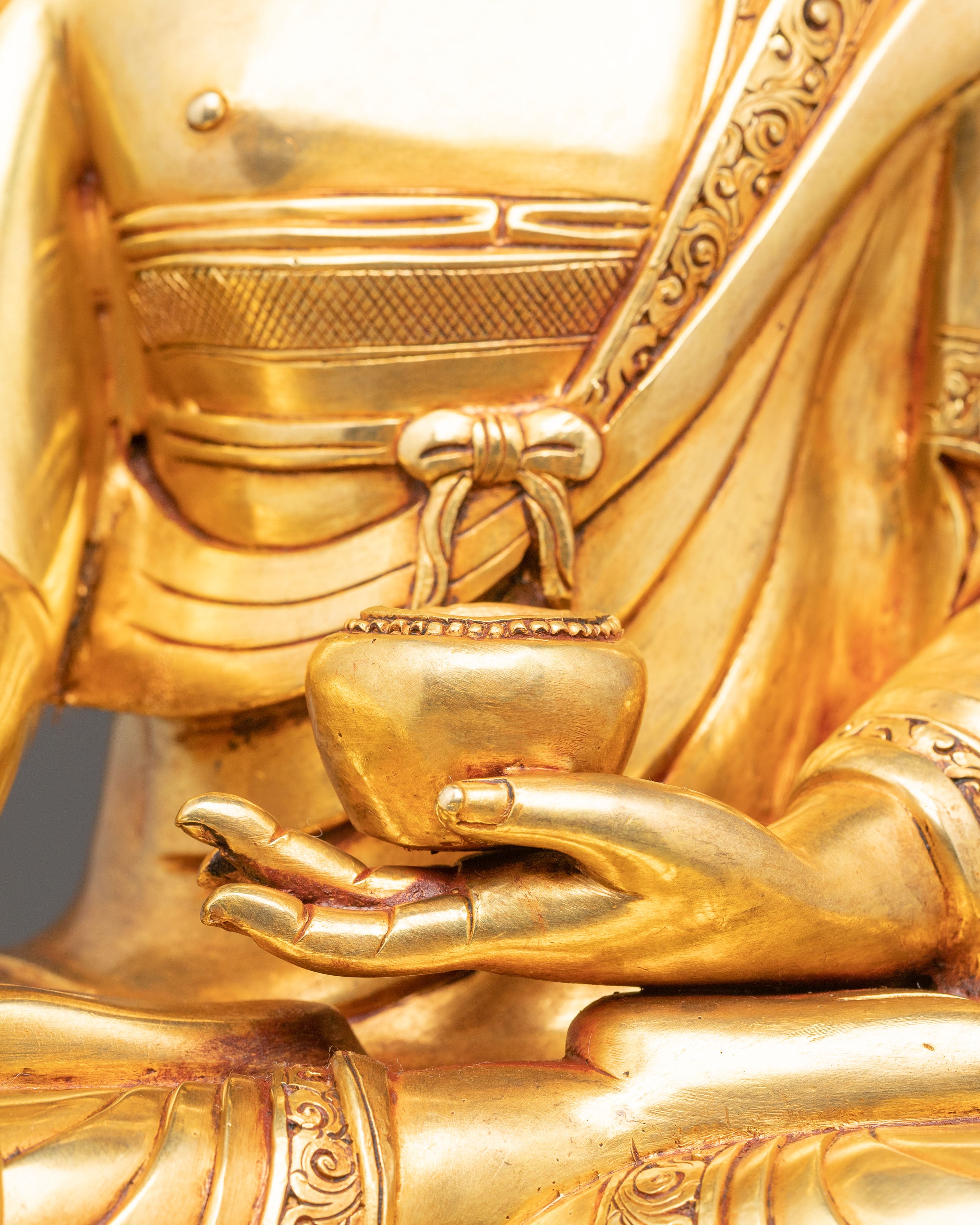 Handmade Radiant Sculpture of Buddha Shakyamuni