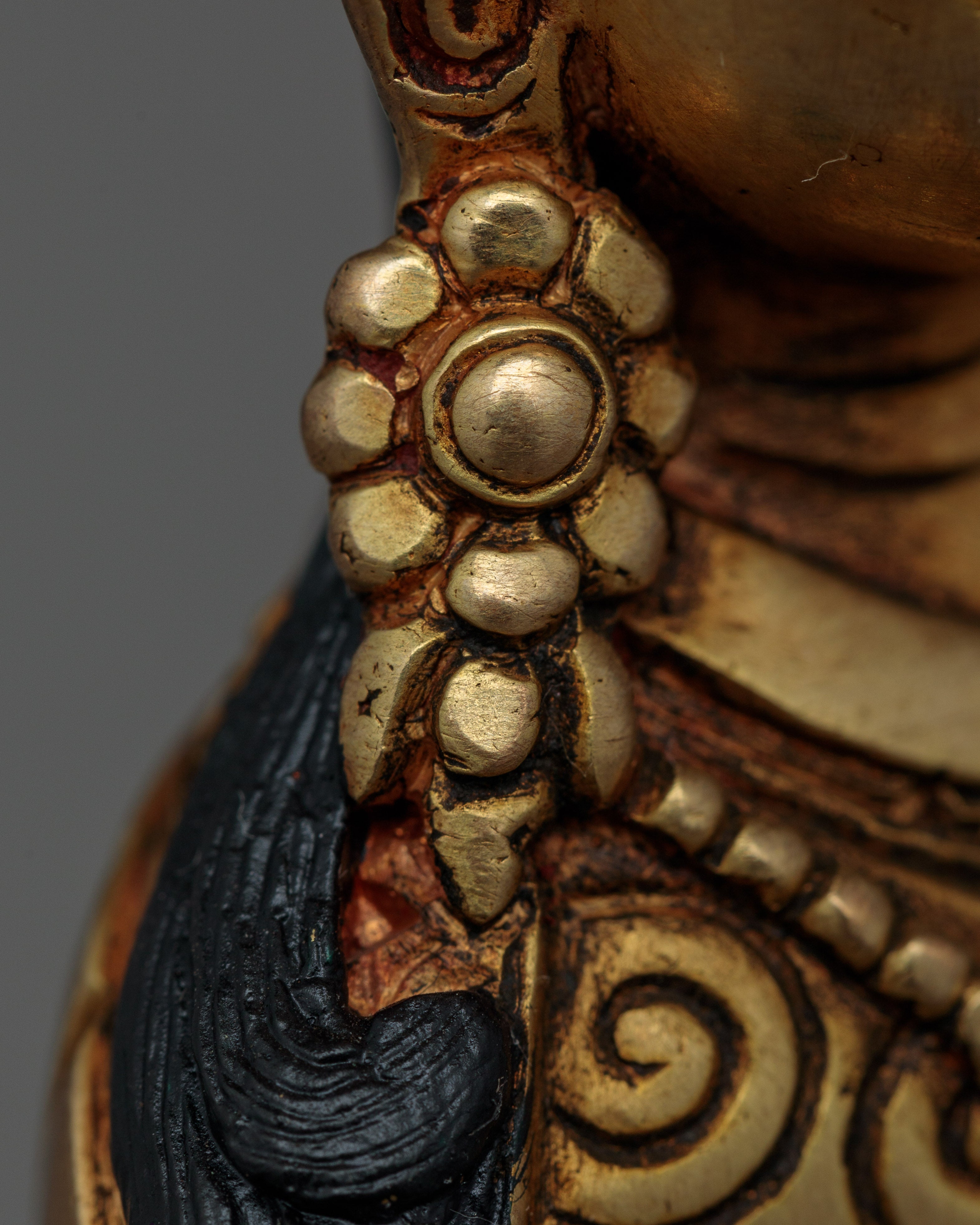 Guru Rinpoche an Antique Touch Small Statue | Embodiment of Wisdom and Protection