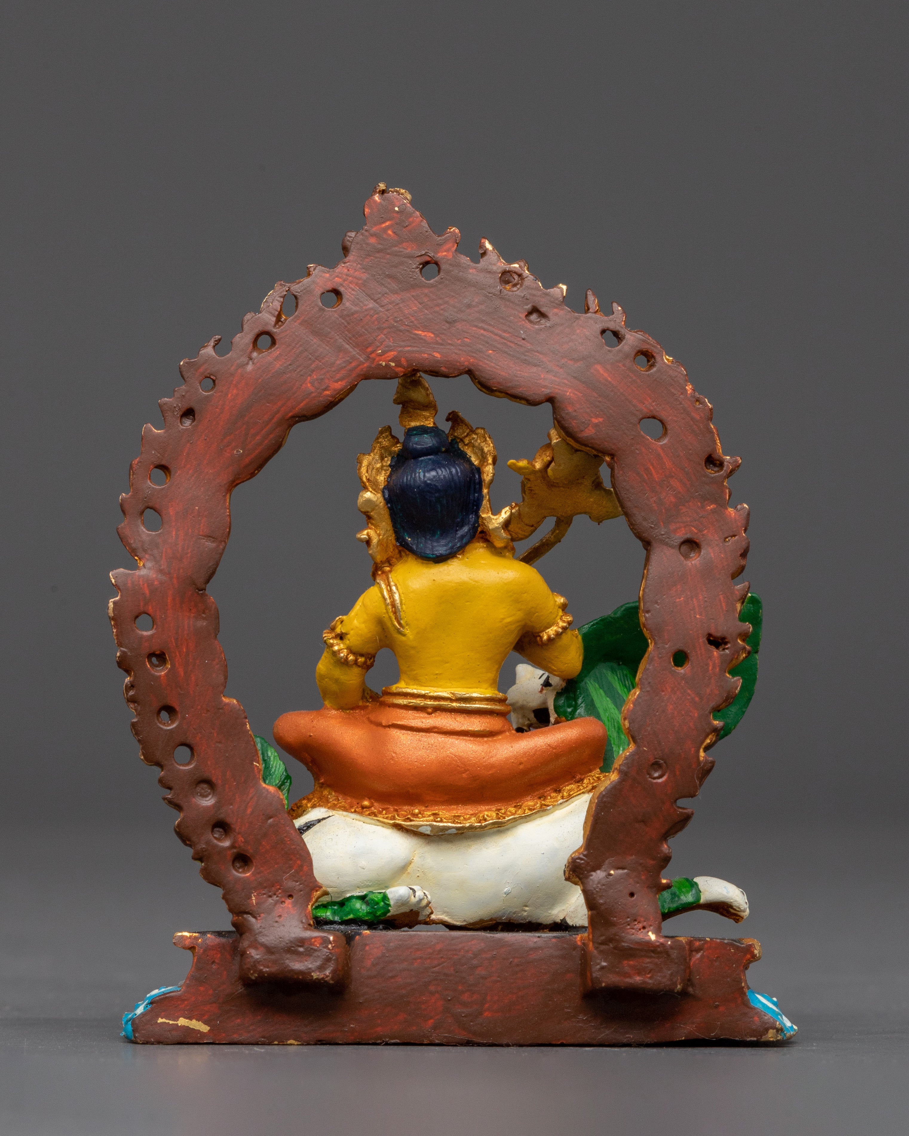 namtoshe-holding-khatvanga