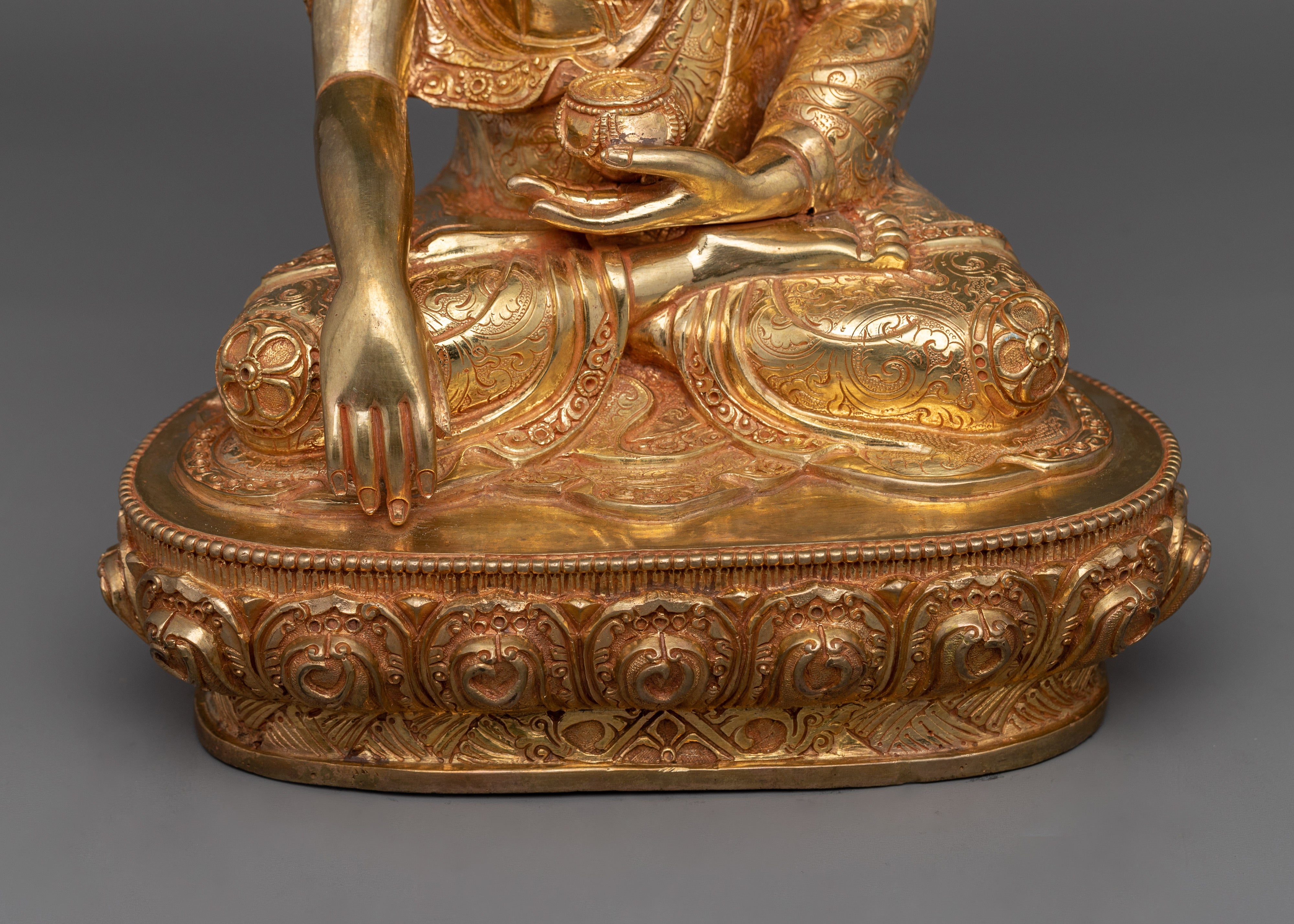 Shakyamuni Buddha Sage of the Shakya clan | Embrace the Enlightenment