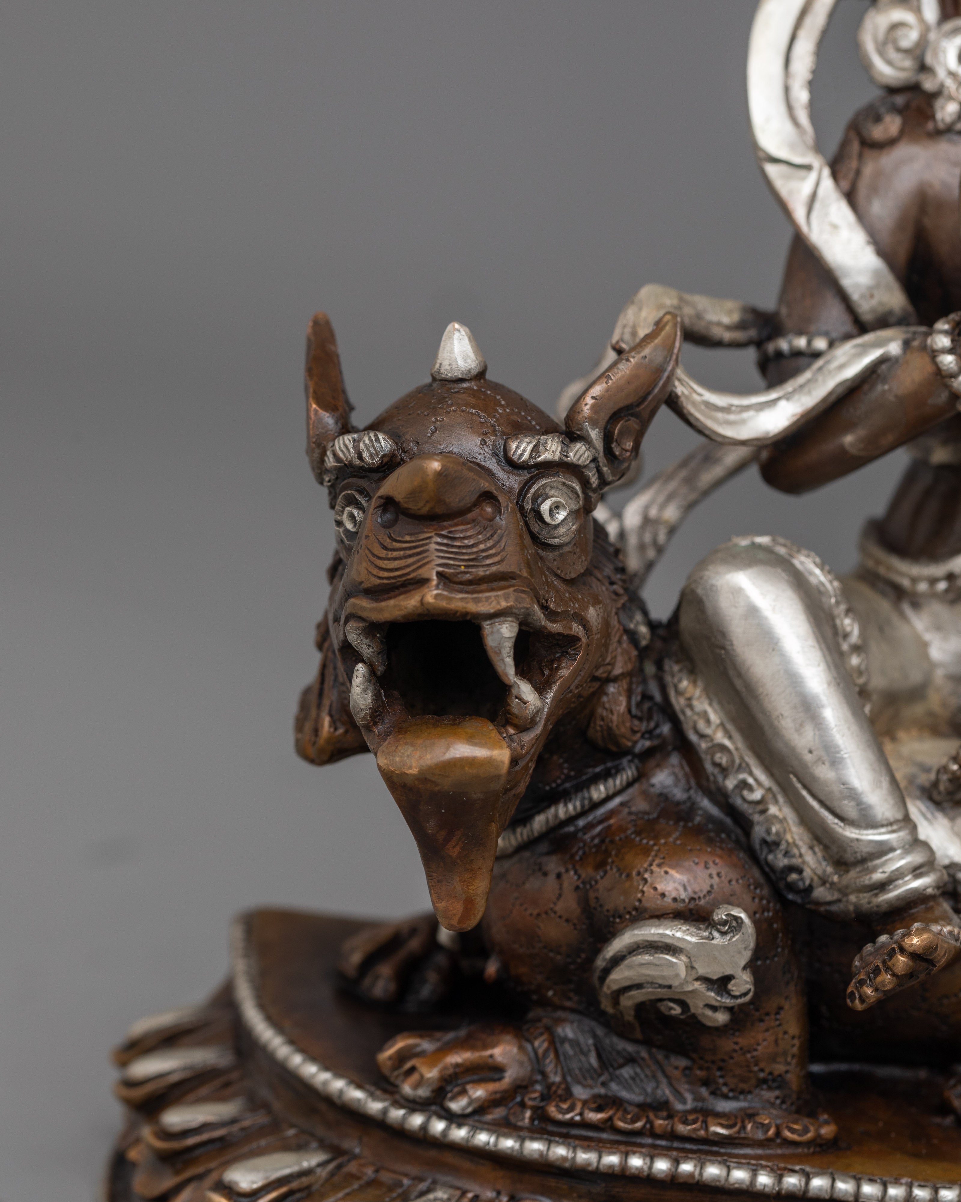 Simhanada Chenrezig Avalokiteshwara Statue | Silver-Plated Bodhisattva of Compassion