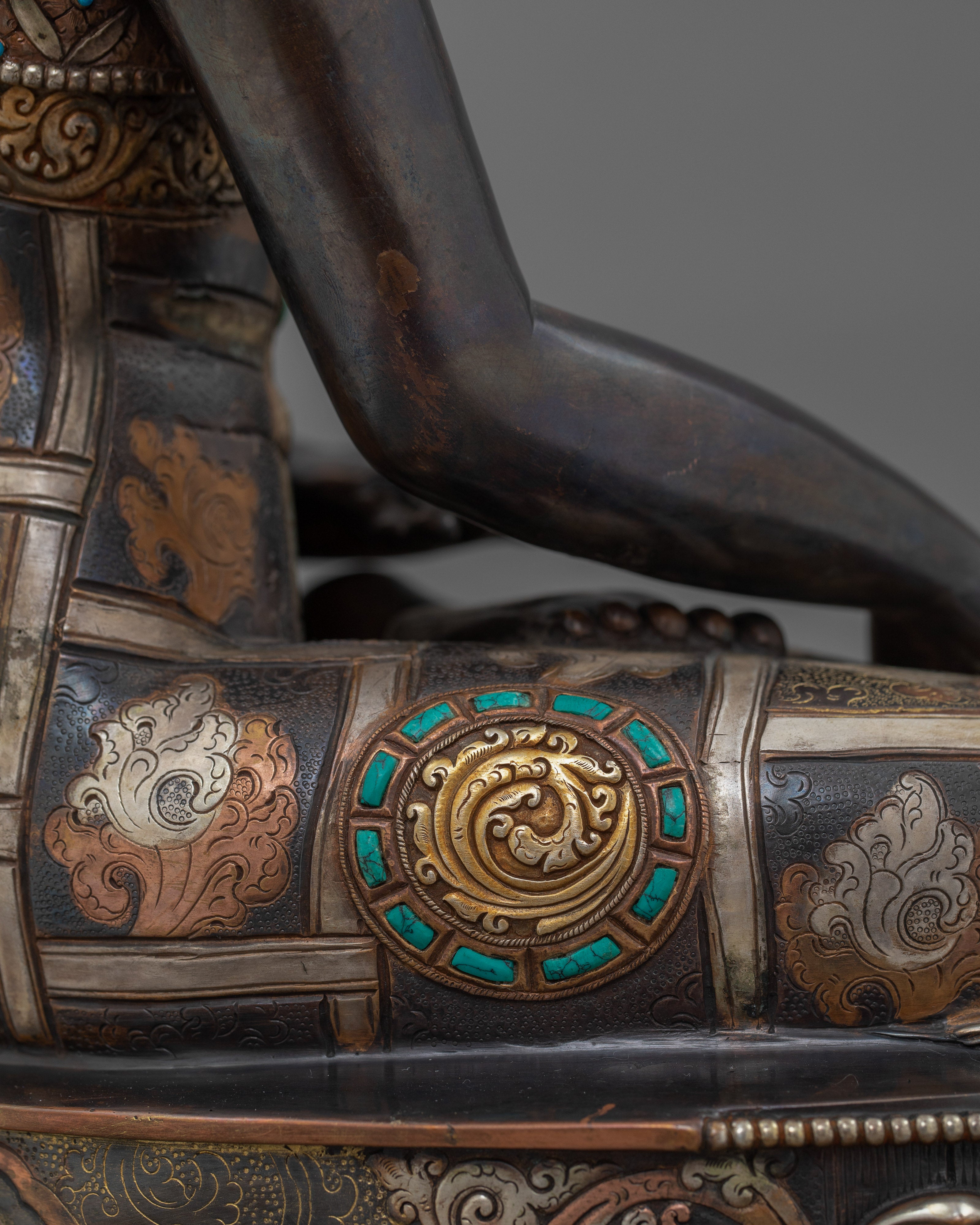 Meditative Shakyamuni Buddha Statue | Symbol of Peace, Enlightenment, and Compassion