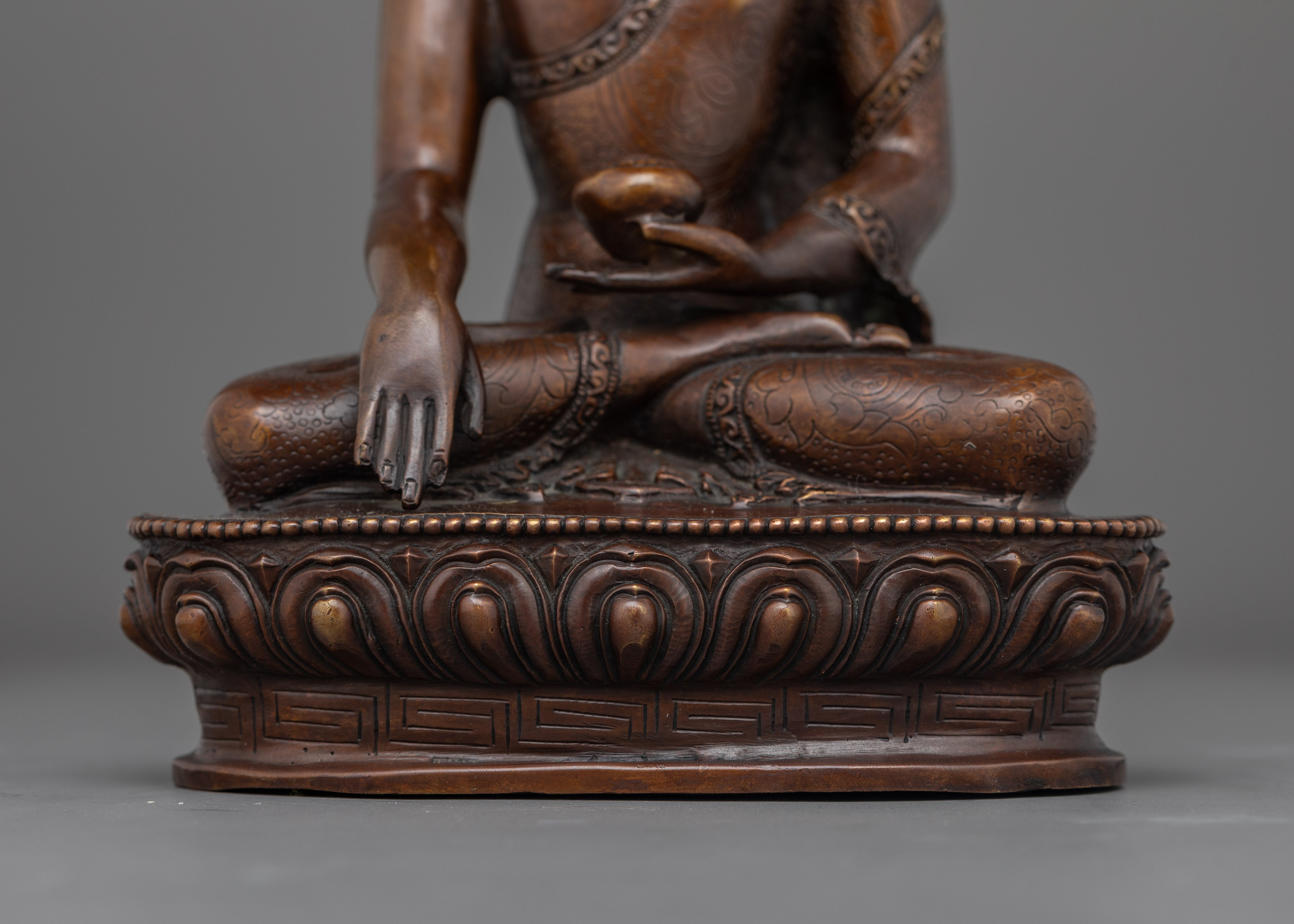 Shakyamuni Buddha Statue for Buddhist Shrine | Embrace a Sense of Peace and Mindfulness