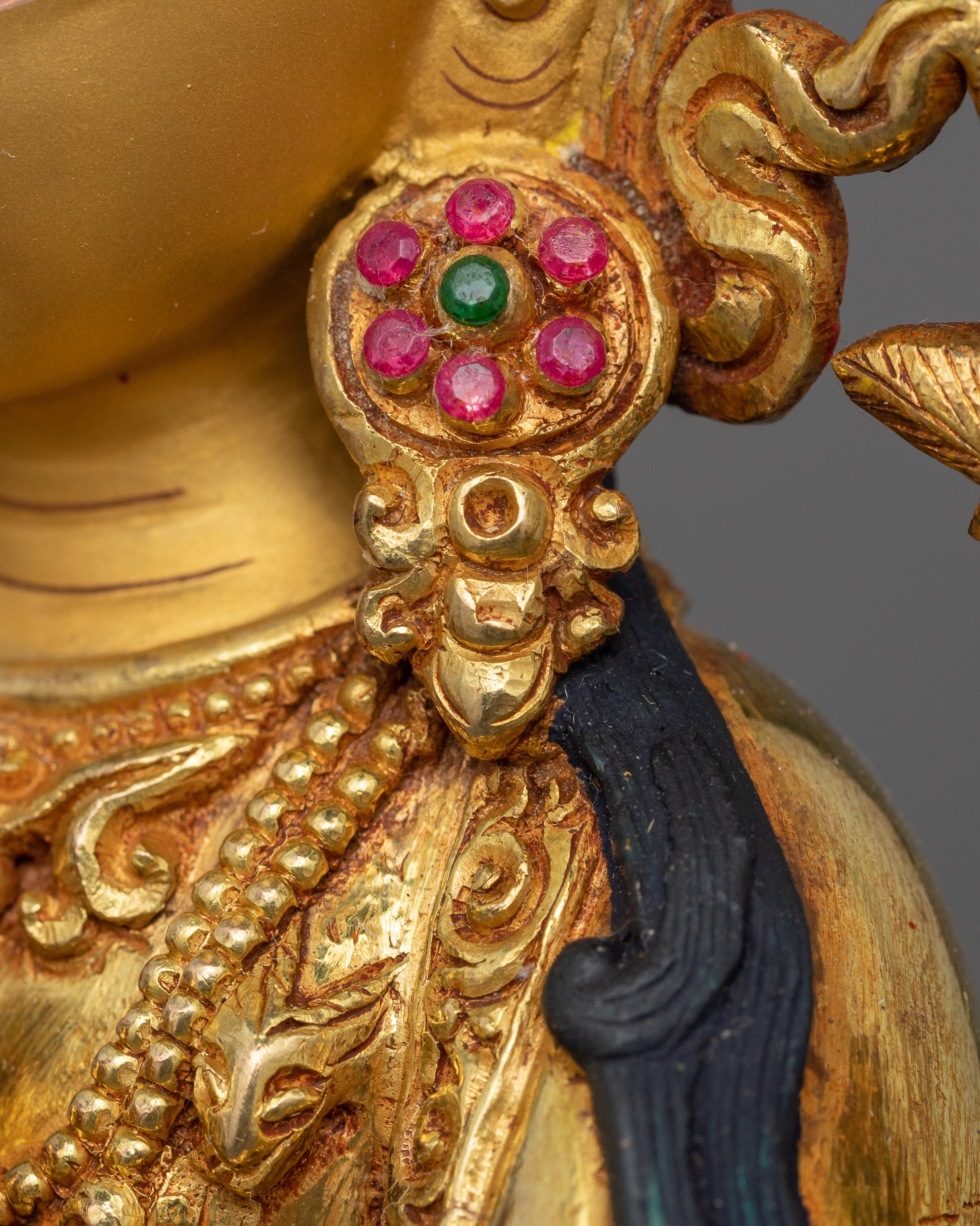 Four-Armed Chenrezig Guan Yin Figurine | Sculpture of Compassion, Mercy, and Love