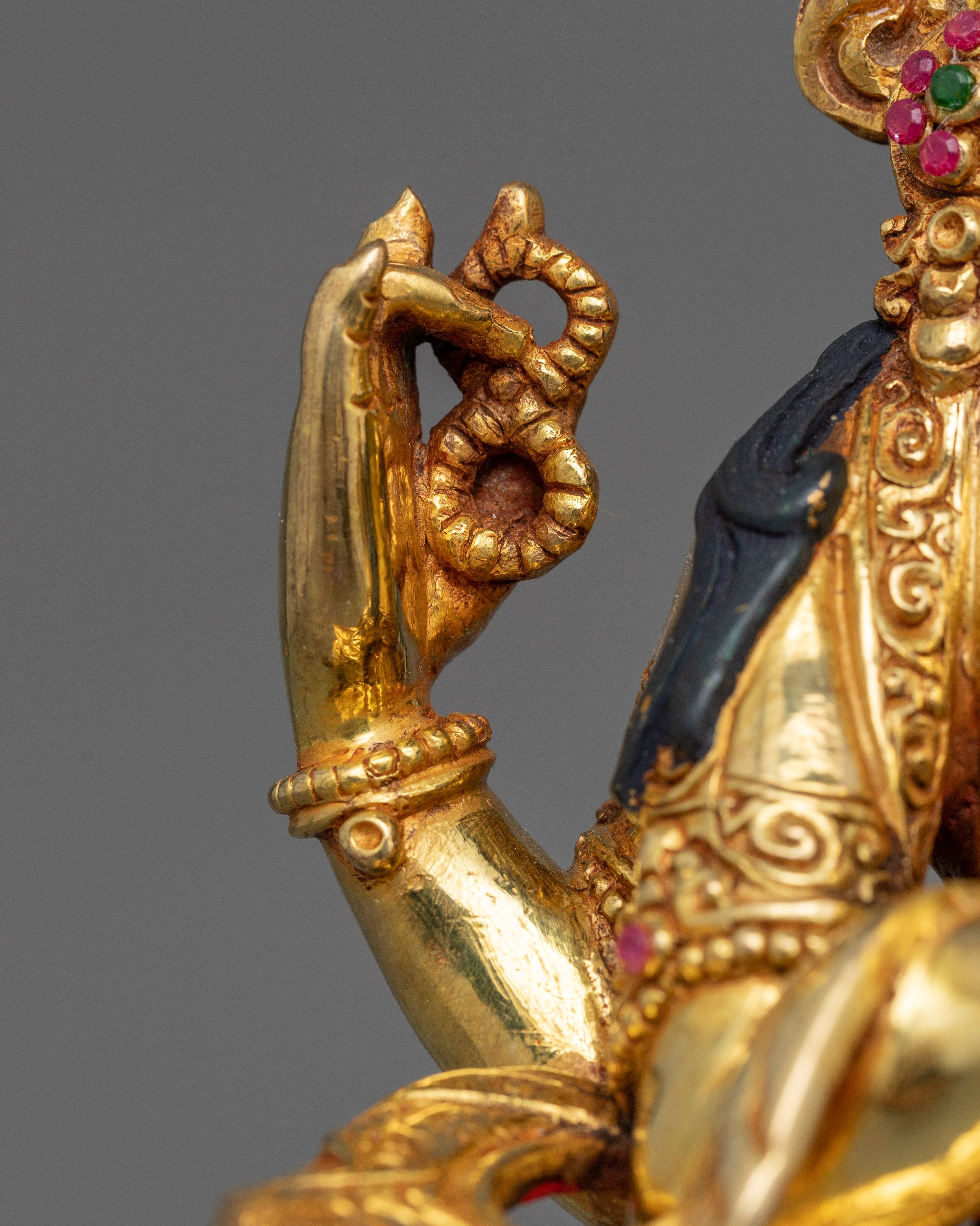 Four-Armed Chenrezig Guan Yin Figurine | Sculpture of Compassion, Mercy, and Love