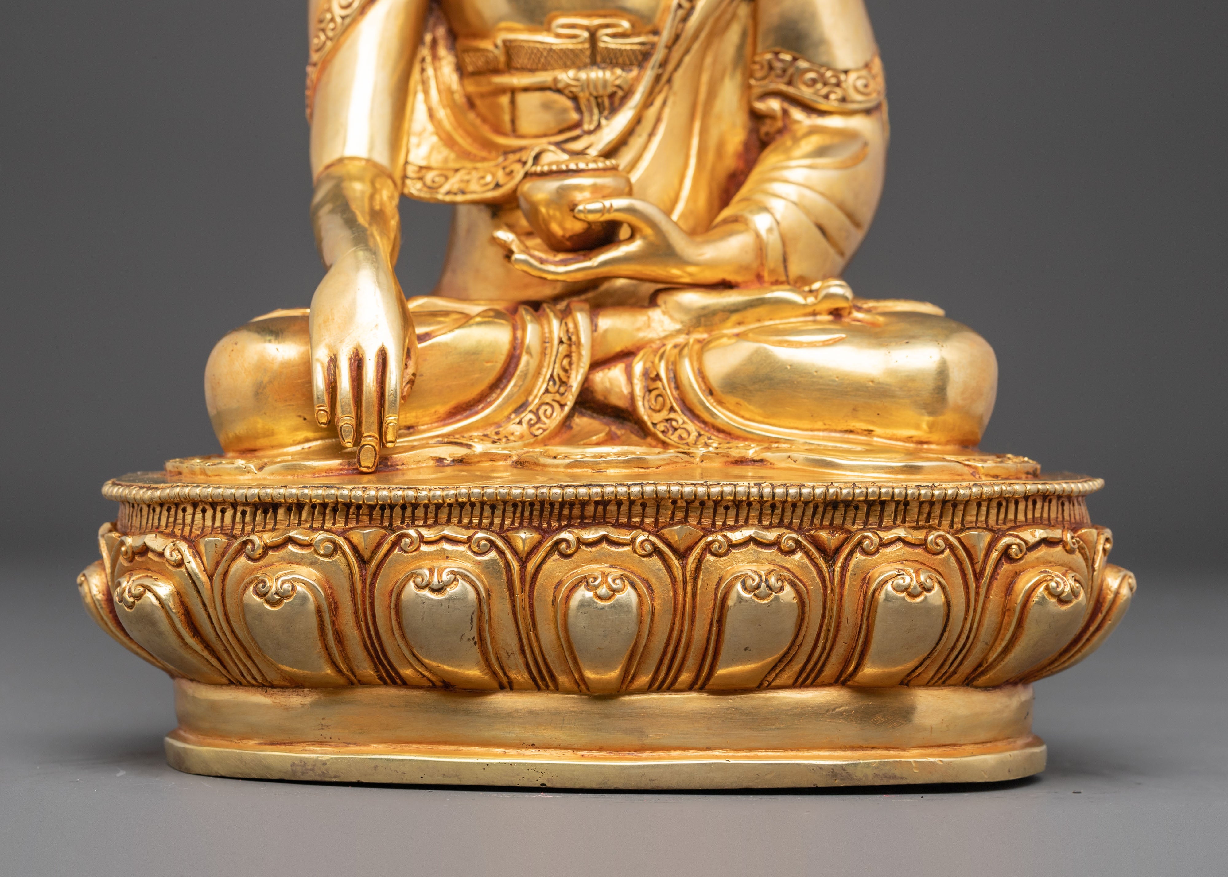 Shakyamuni Buddha Statue: Symbol of Wisdom