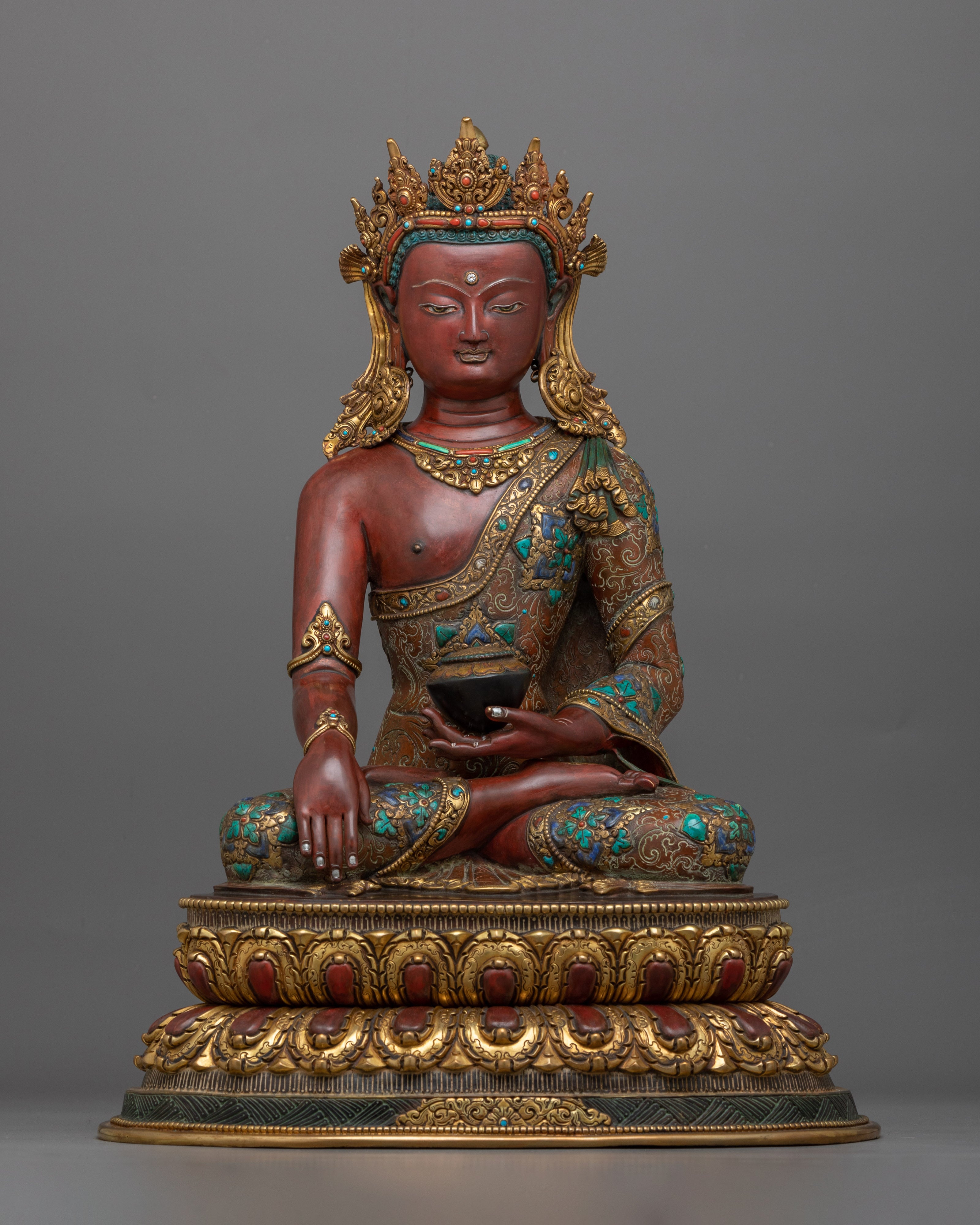 Shakyamuni Buddha statue with crown