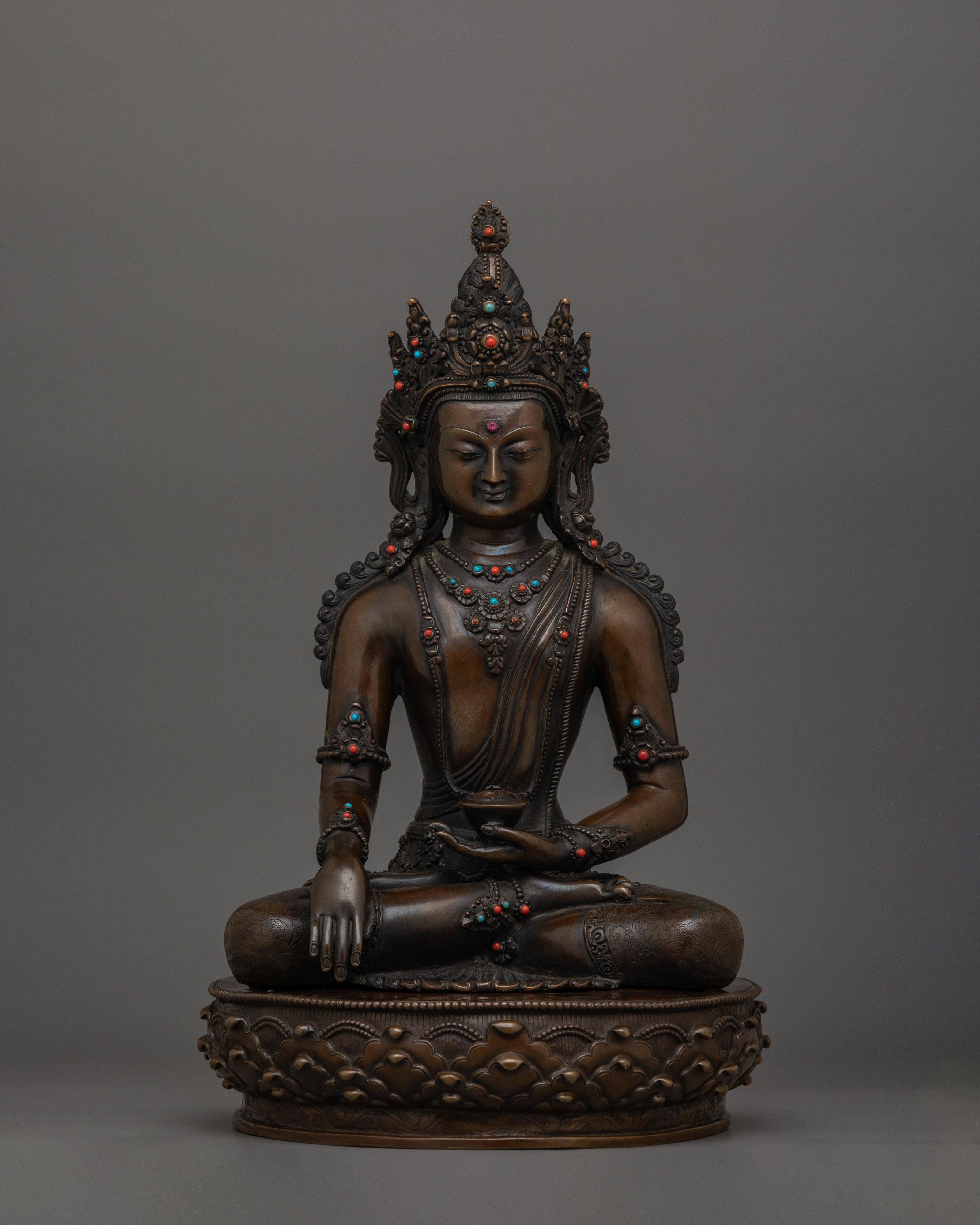 handmade-figurine-of-buddha-shakyamuni-with-crown