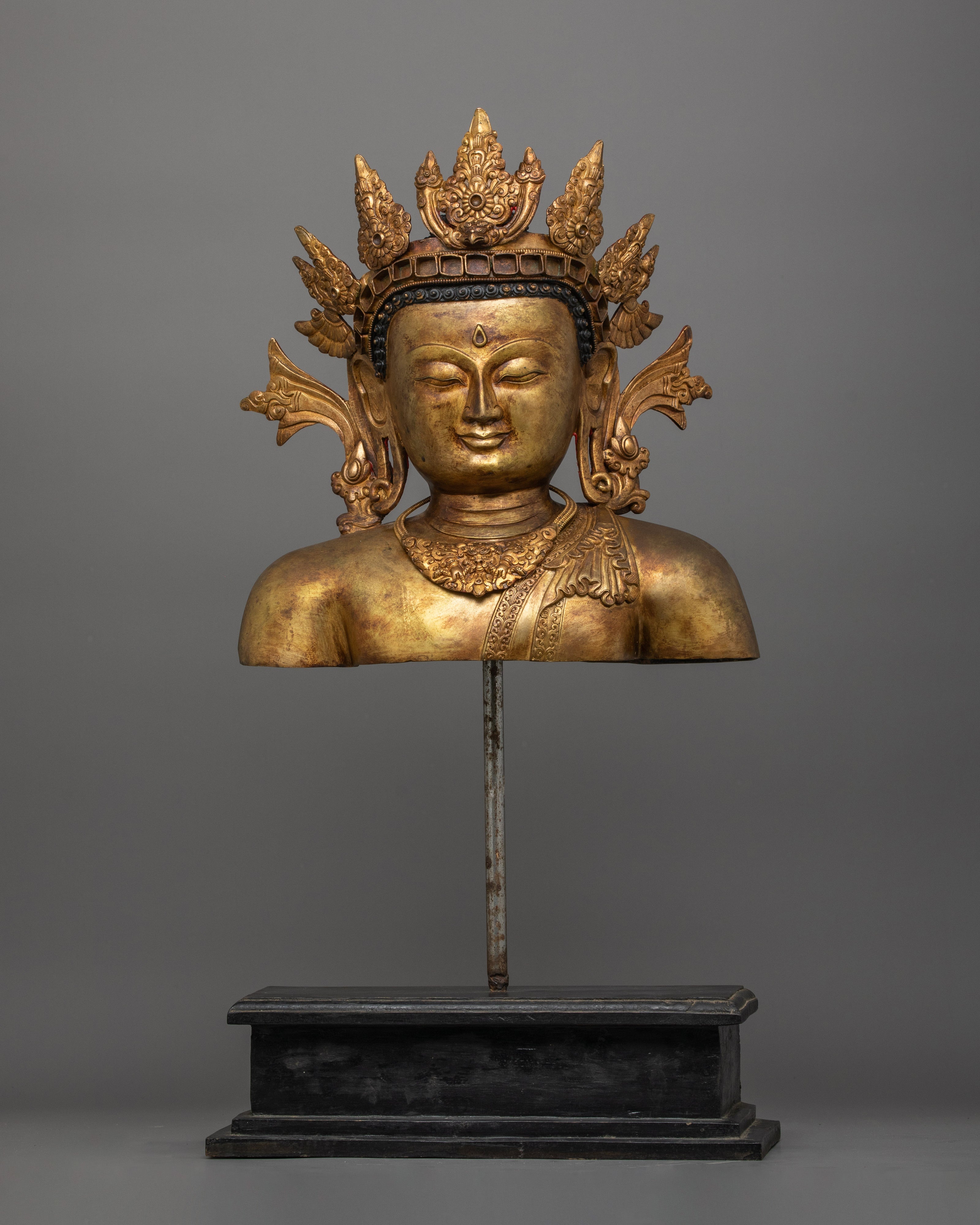 buddha-shakyamuni-with-crown