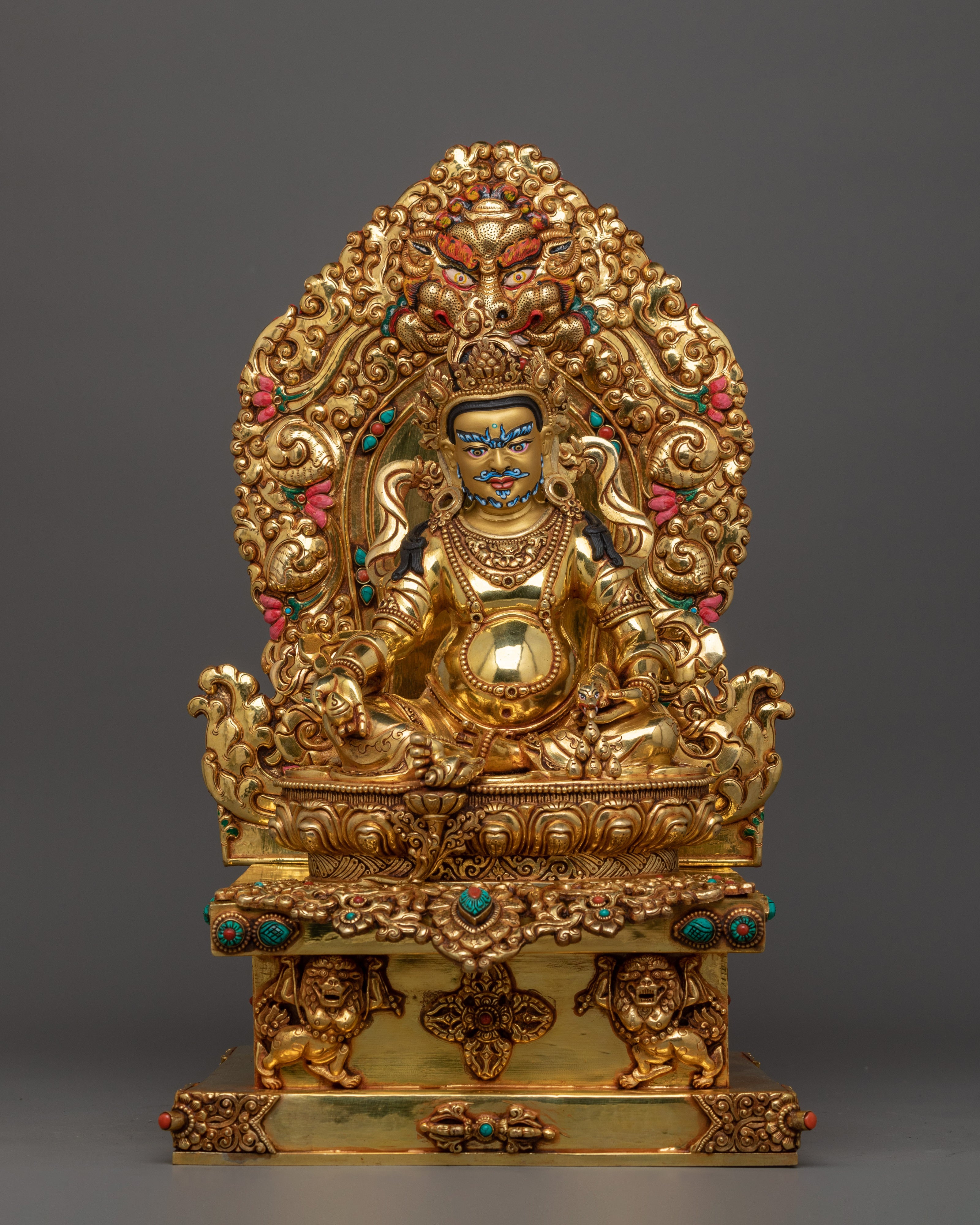 divine-statue-of-dzambhala