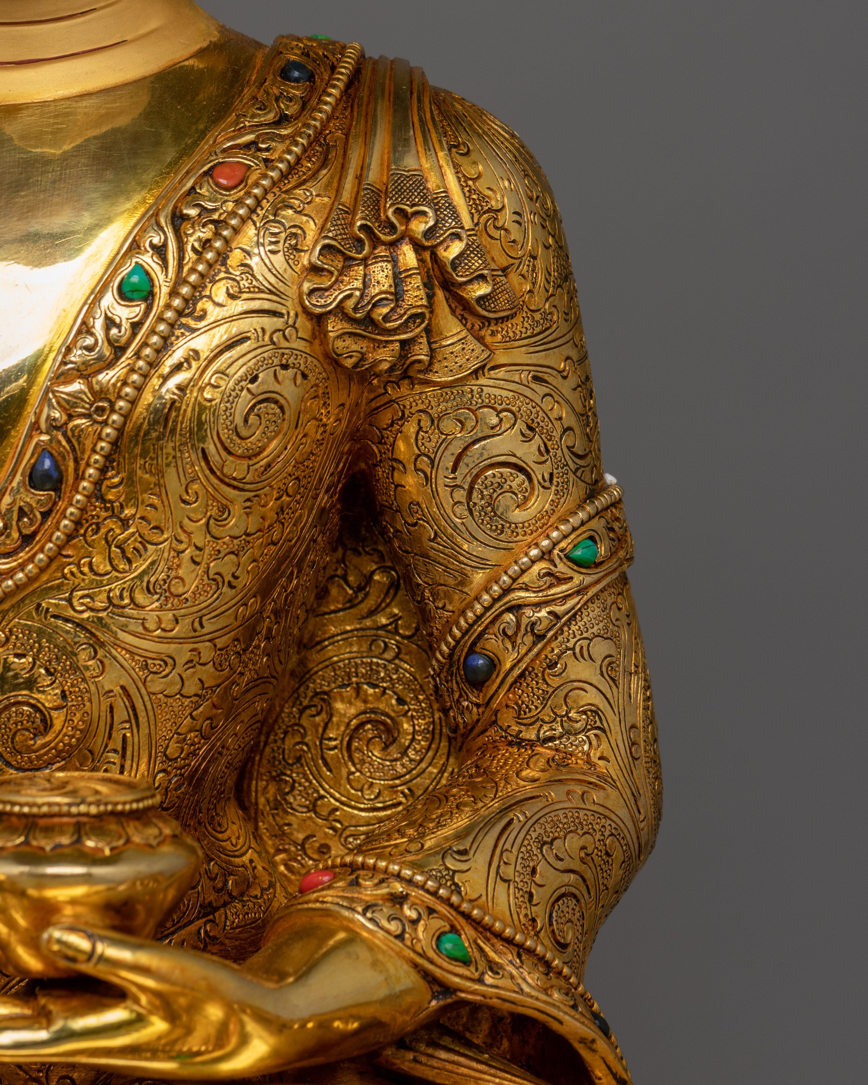 Divine Statue of Shakyamuni Buddha | The Teachings of Compassion and Serenity
