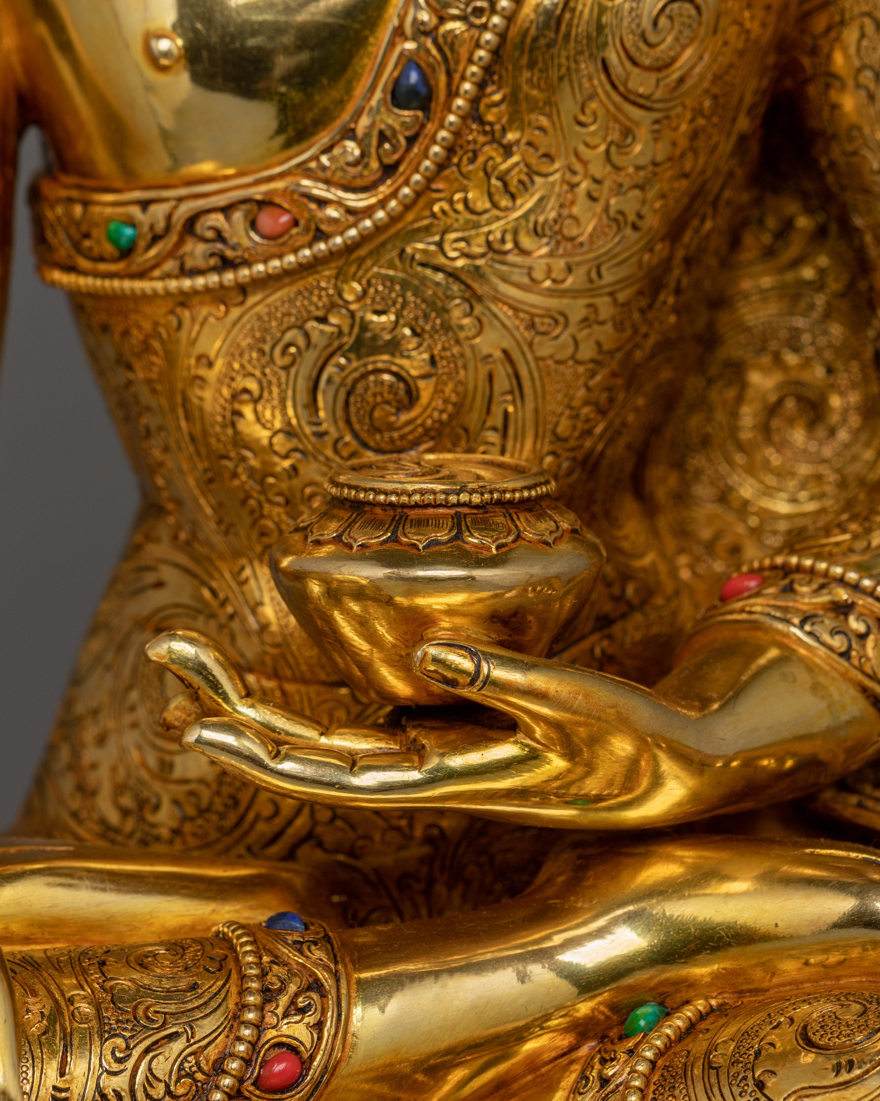 Divine Statue of Shakyamuni Buddha | The Teachings of Compassion and Serenity