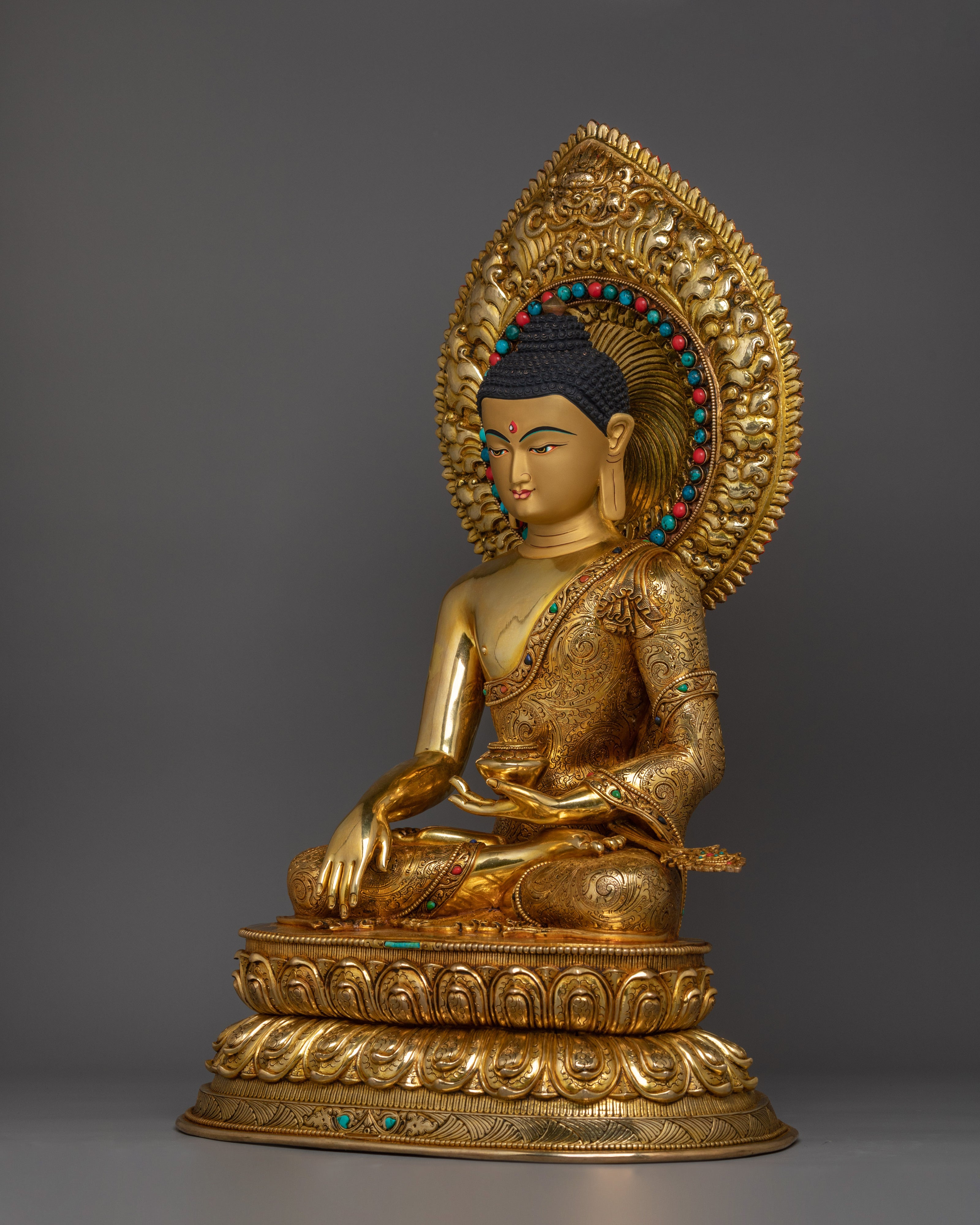 Divine Statue of Shakyamuni Buddha | The Teachings of Compassion and Serenity