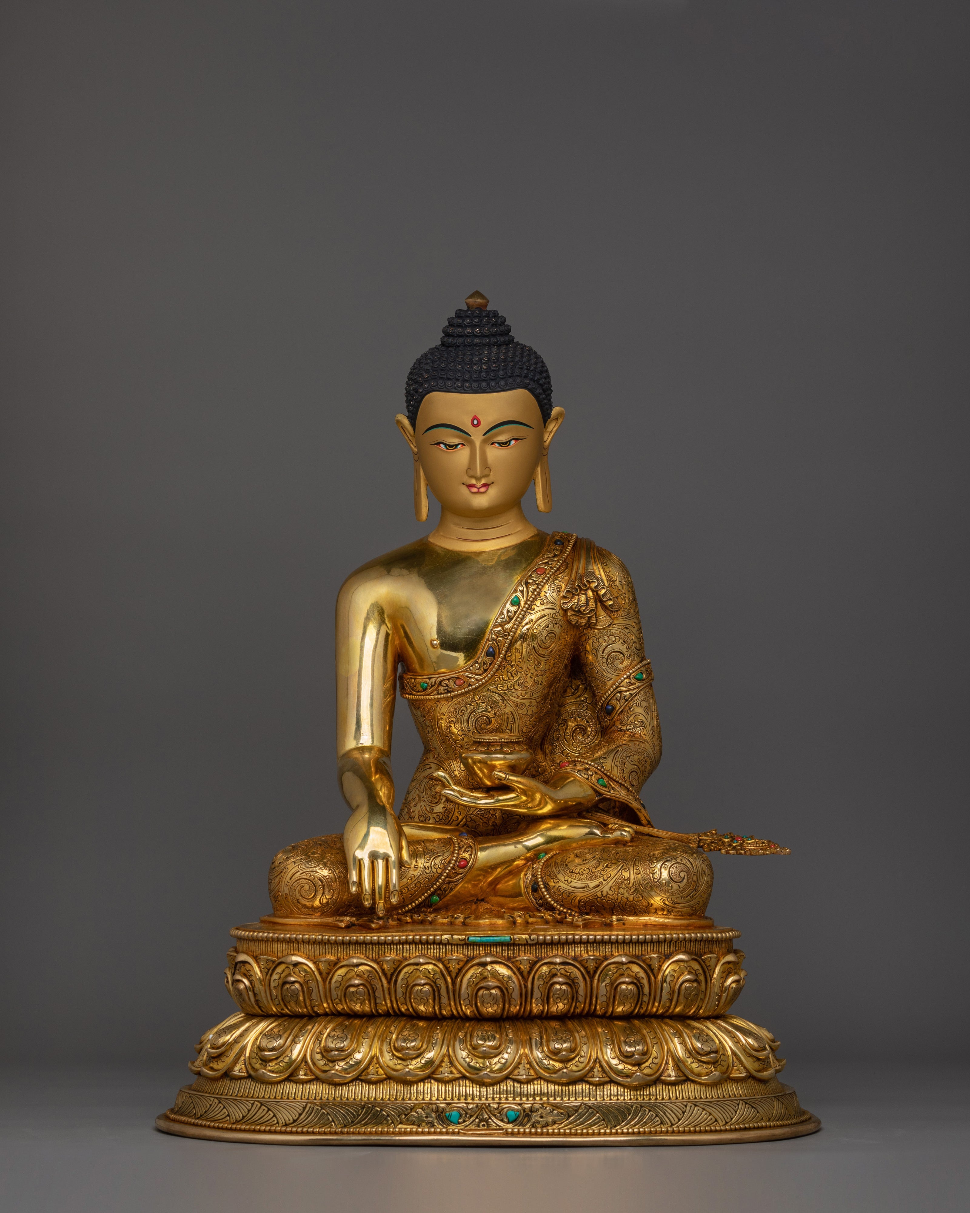Divine Statue of Shakyamuni Buddha | The Teachings of Compassion and Serenity